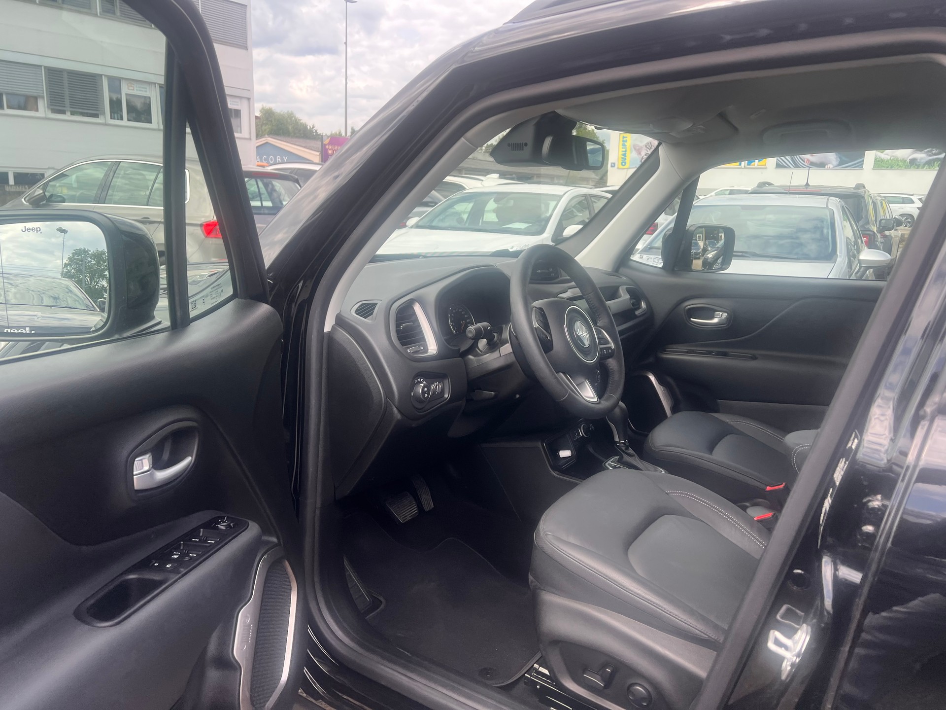 JEEP Renegade 1.5 MHEV Swiss Limited Plus-image-9