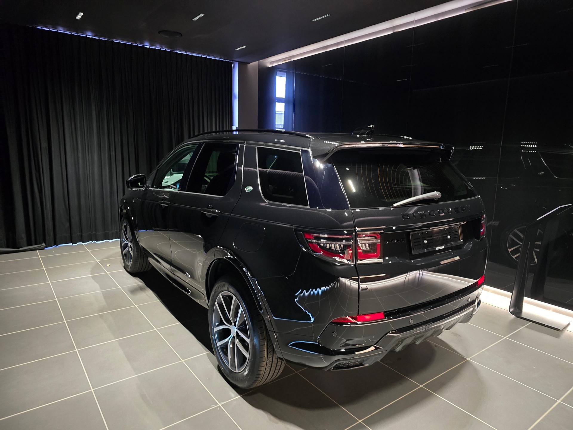 LAND ROVER Discovery Sport 1.5 T 270e Dynamic SE-showroom-element-1