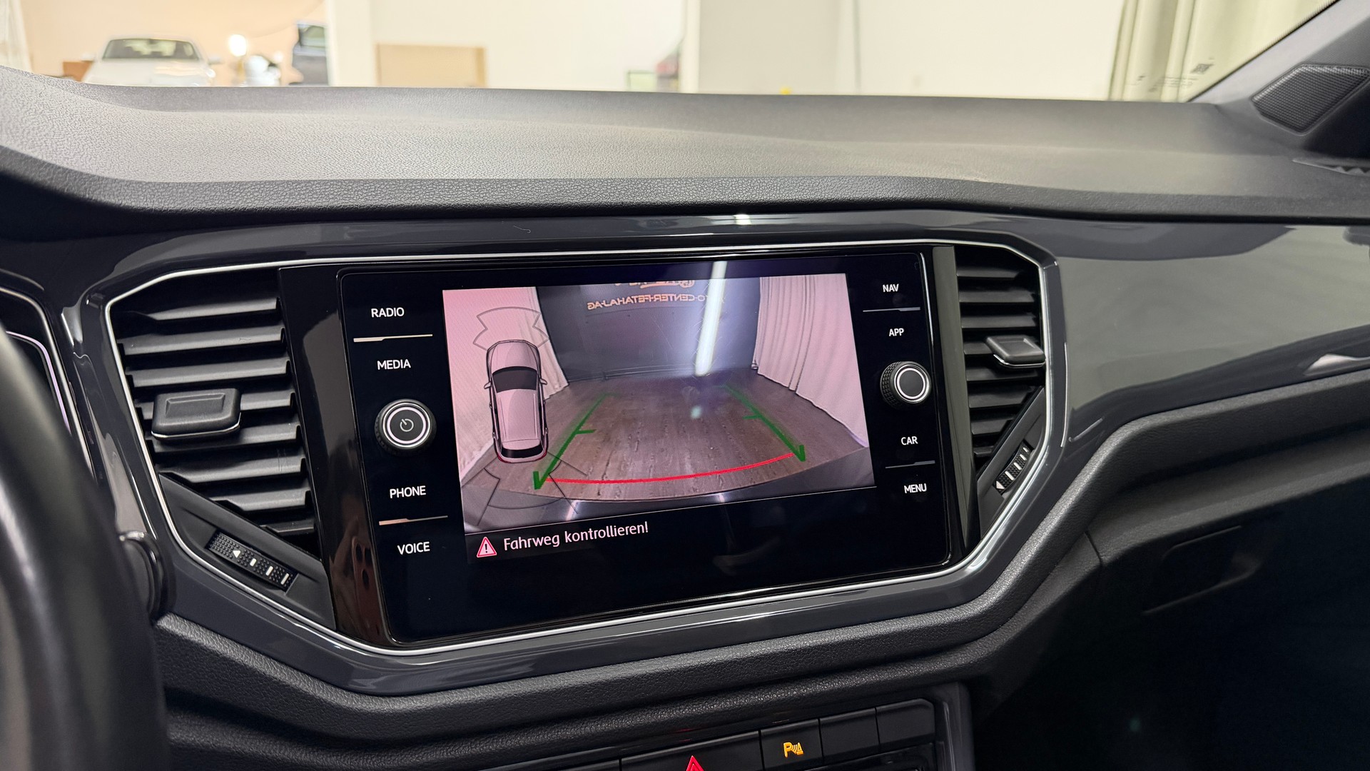 VW T-Roc 2.0 TDI SCR Sport DSG 4Motion-image-10