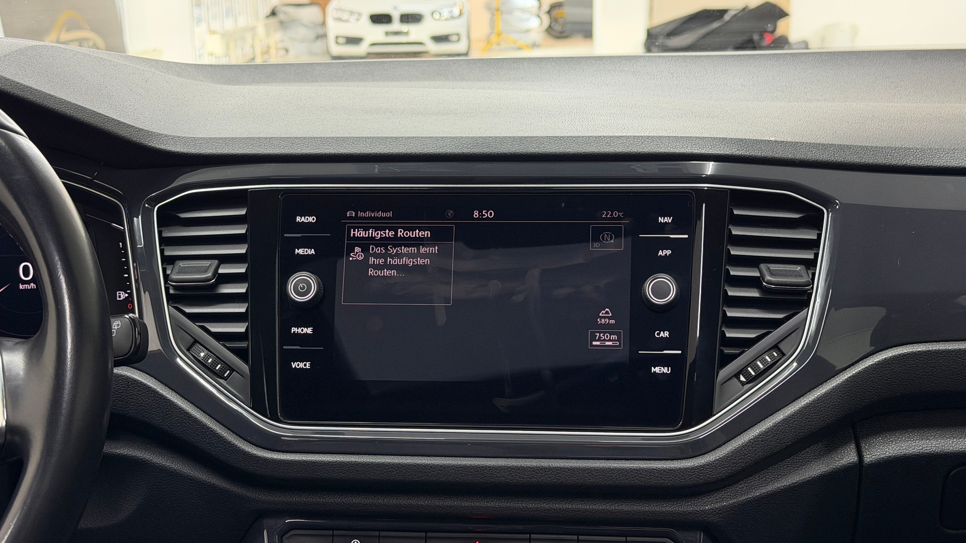 VW T-Roc 2.0 TDI SCR Sport DSG 4Motion-image-9
