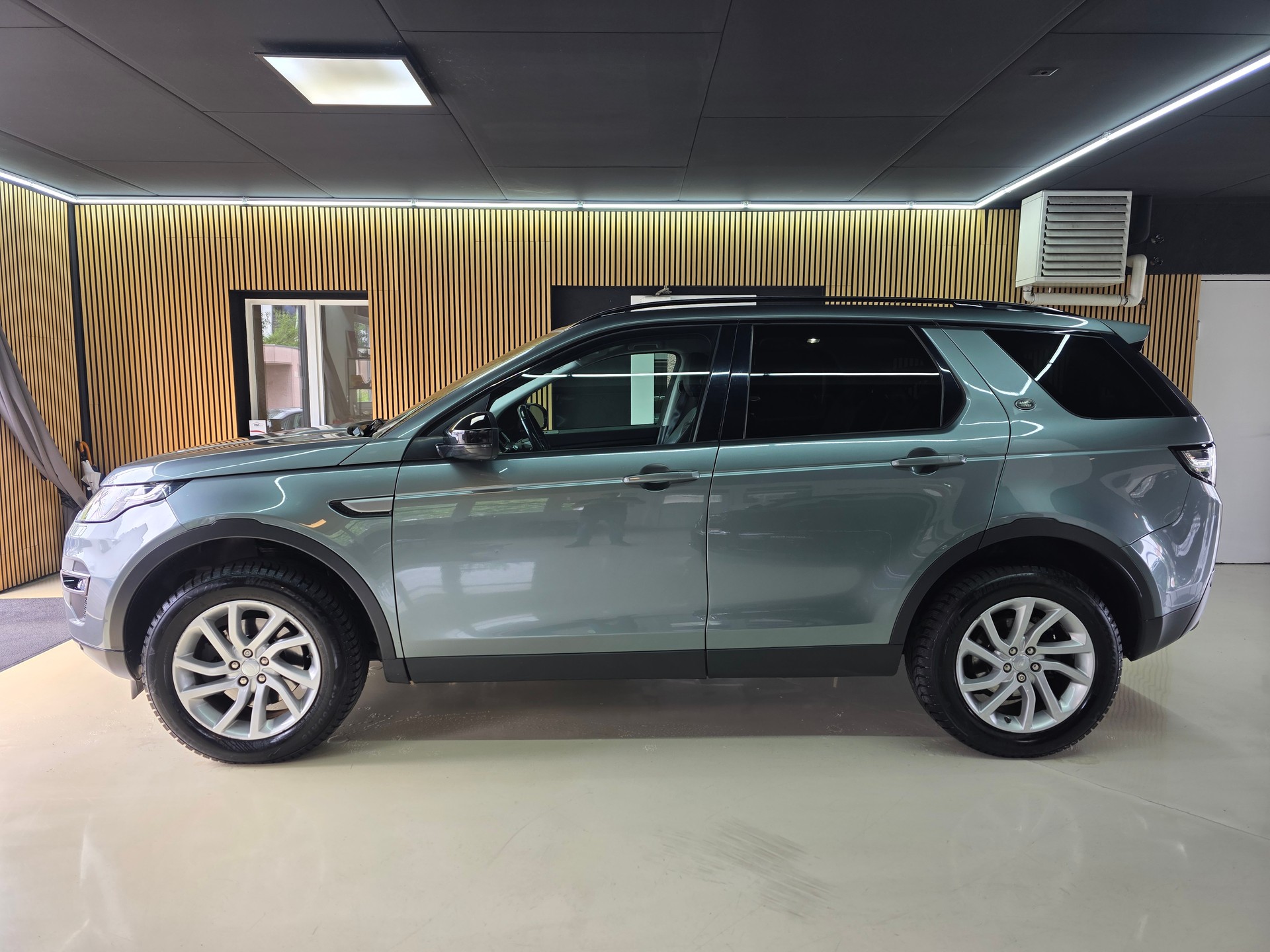 LAND ROVER Discovery Sport 2.0 TD4 Pure AT9-showroom-element-3