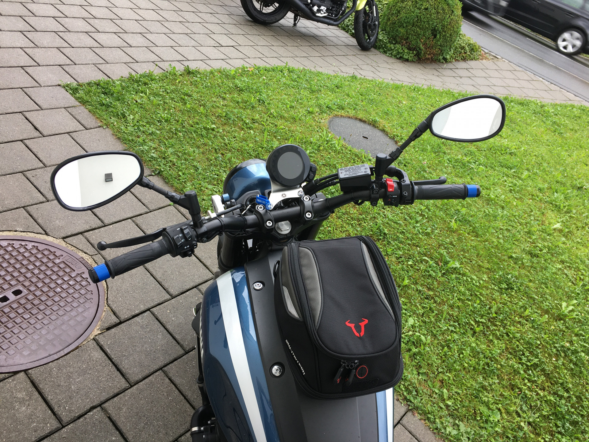 YAMAHA XSR 900-image-1