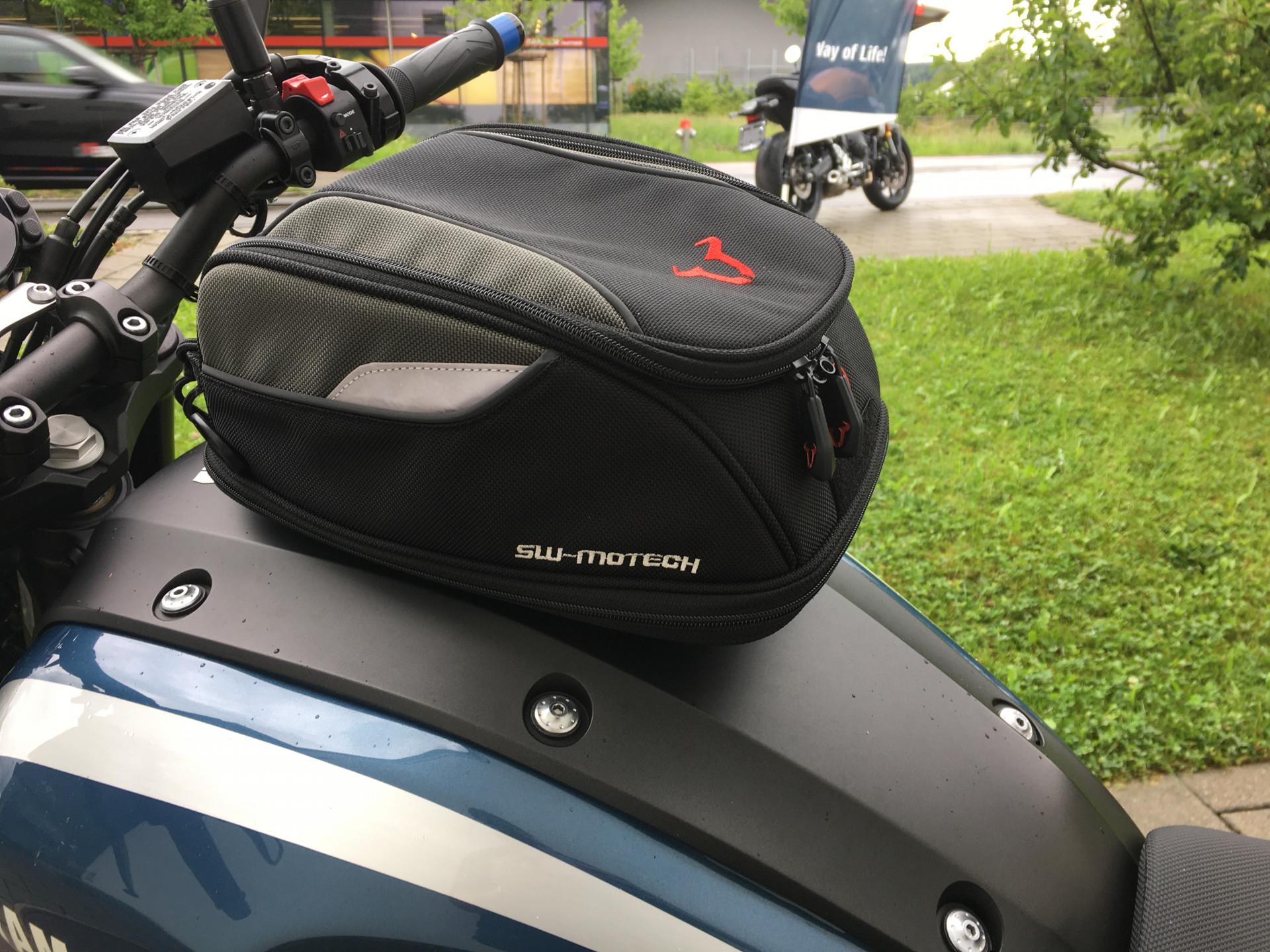 YAMAHA XSR 900-image-2