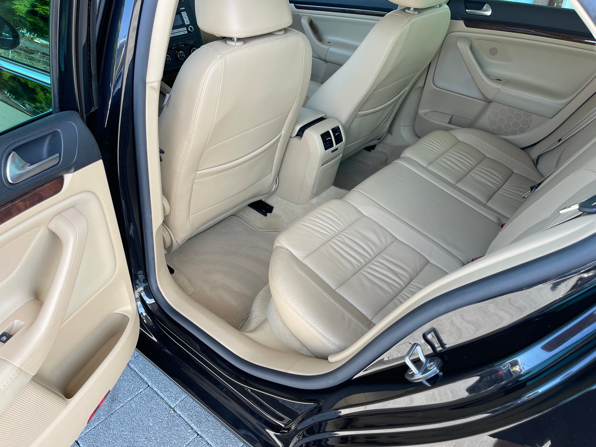 VW Jetta 2.0 FSI Turbo Sportline-image-13