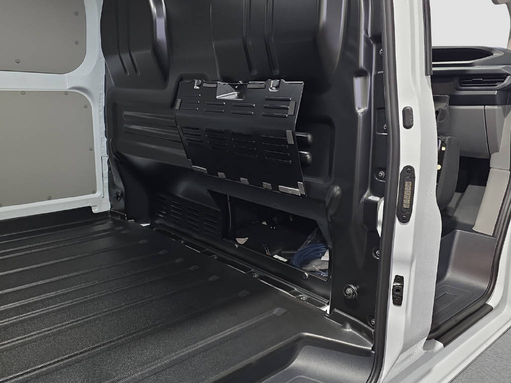 FORD Transit Custom Van 320 L1 2.5 Duratec 233 PS Trend PHEV-image-16