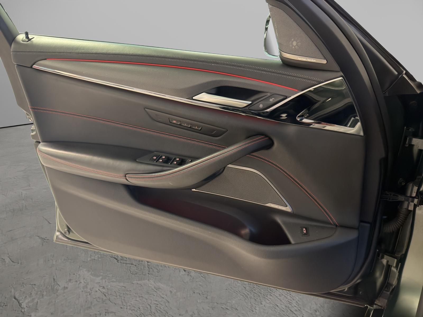 BMW M5 CS xDrive-image-13
