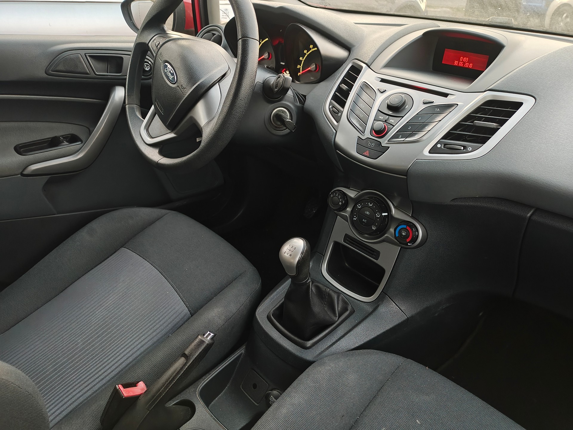 FORD Fiesta 1.4 16V Trend-image-9