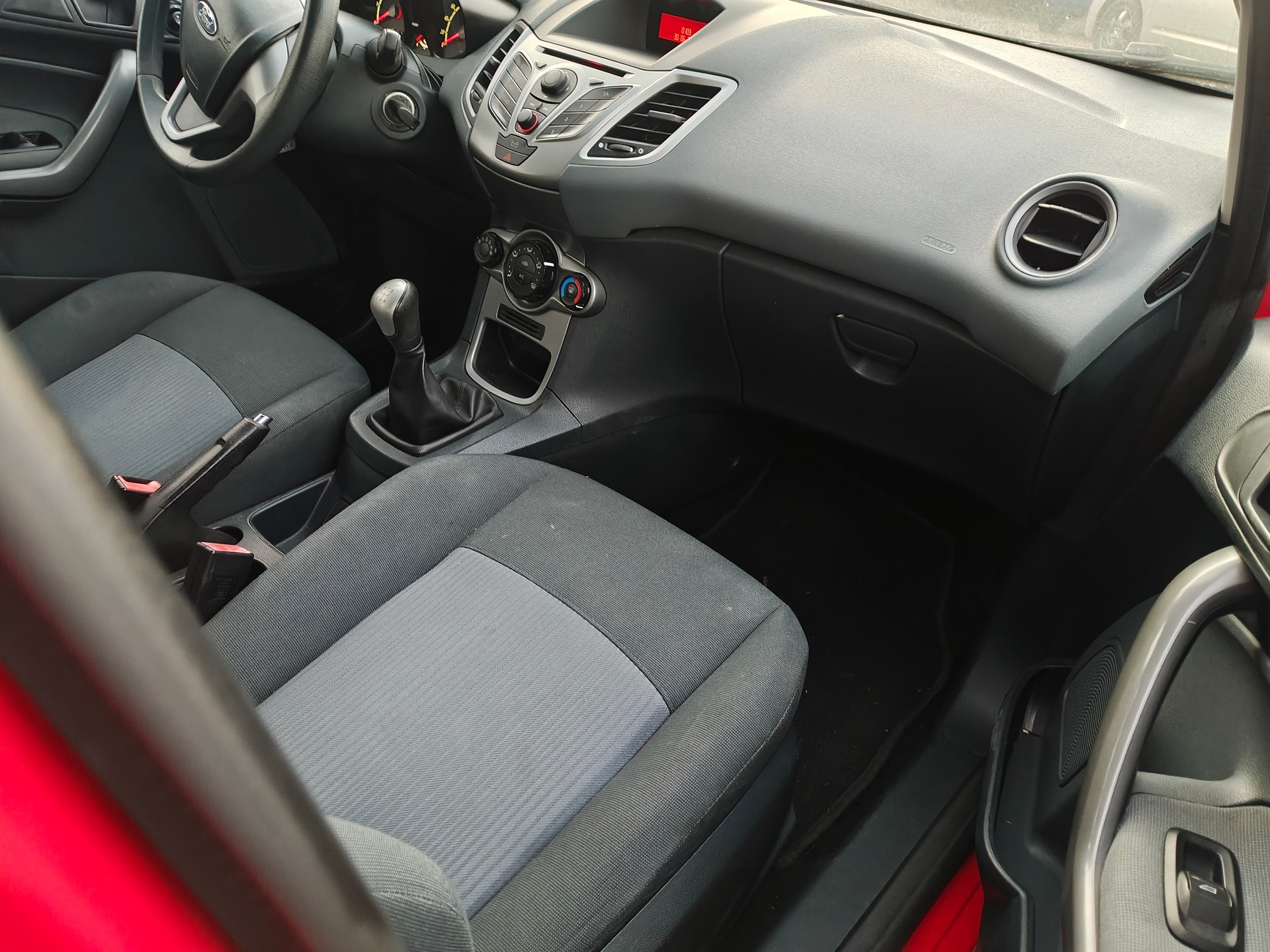 FORD Fiesta 1.4 16V Trend-image-8