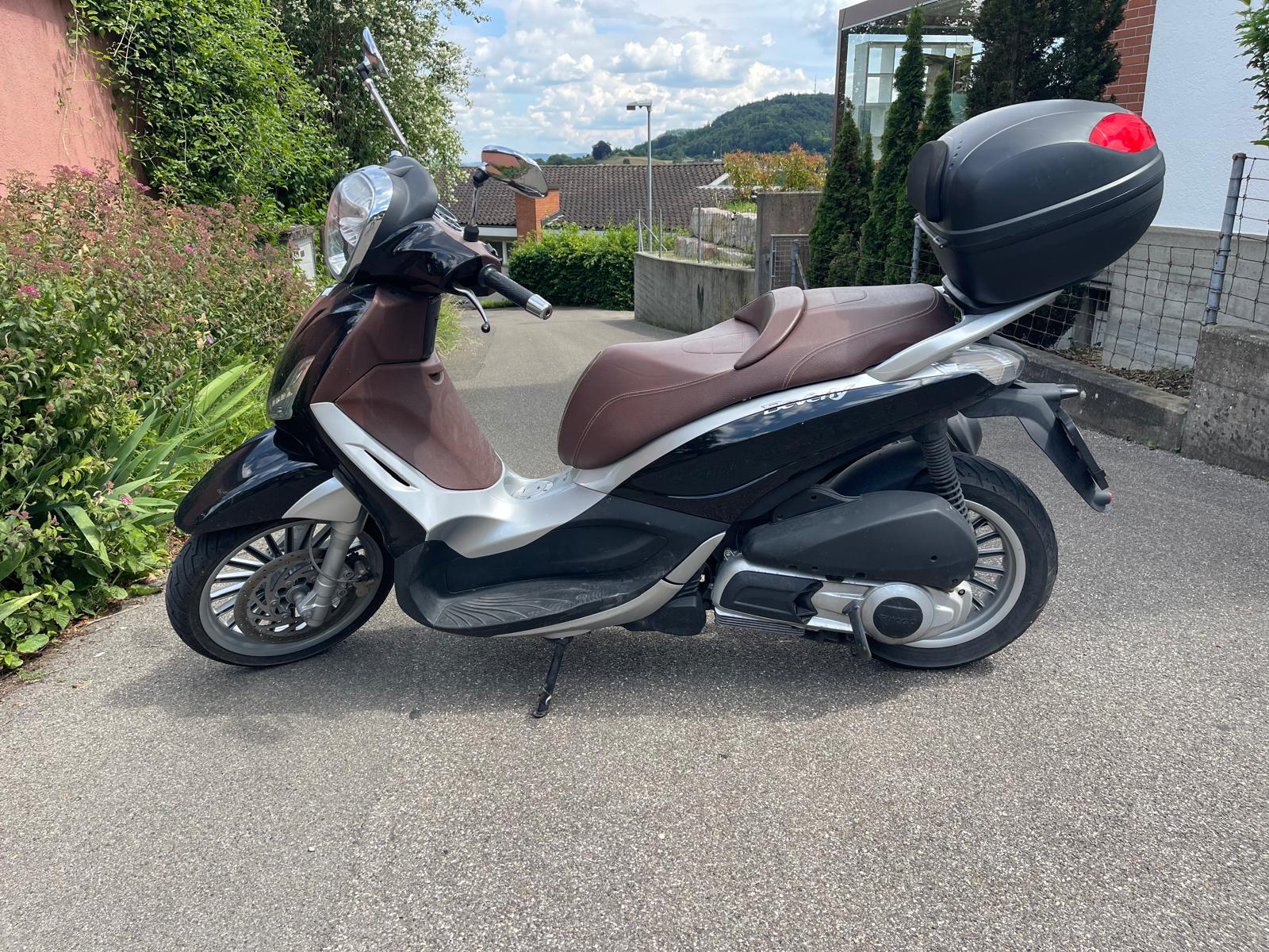 PIAGGIO Beverly 300 i.e.-image-4