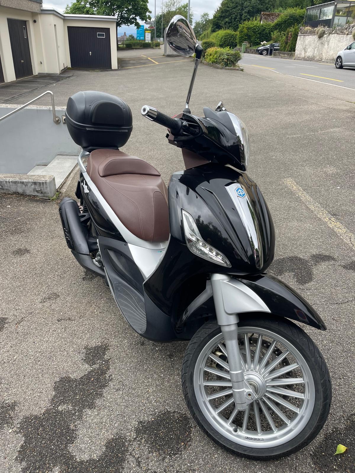 PIAGGIO Beverly 300 i.e.-image-0
