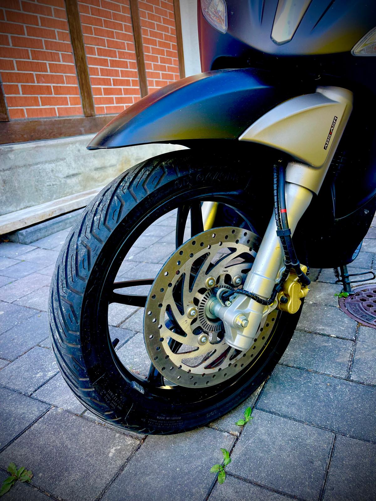 PIAGGIO Beverly 350 i.e.-image-4