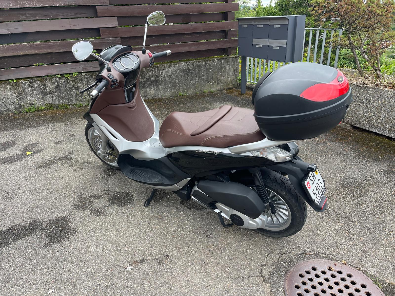 PIAGGIO Beverly 300 i.e.-image-2