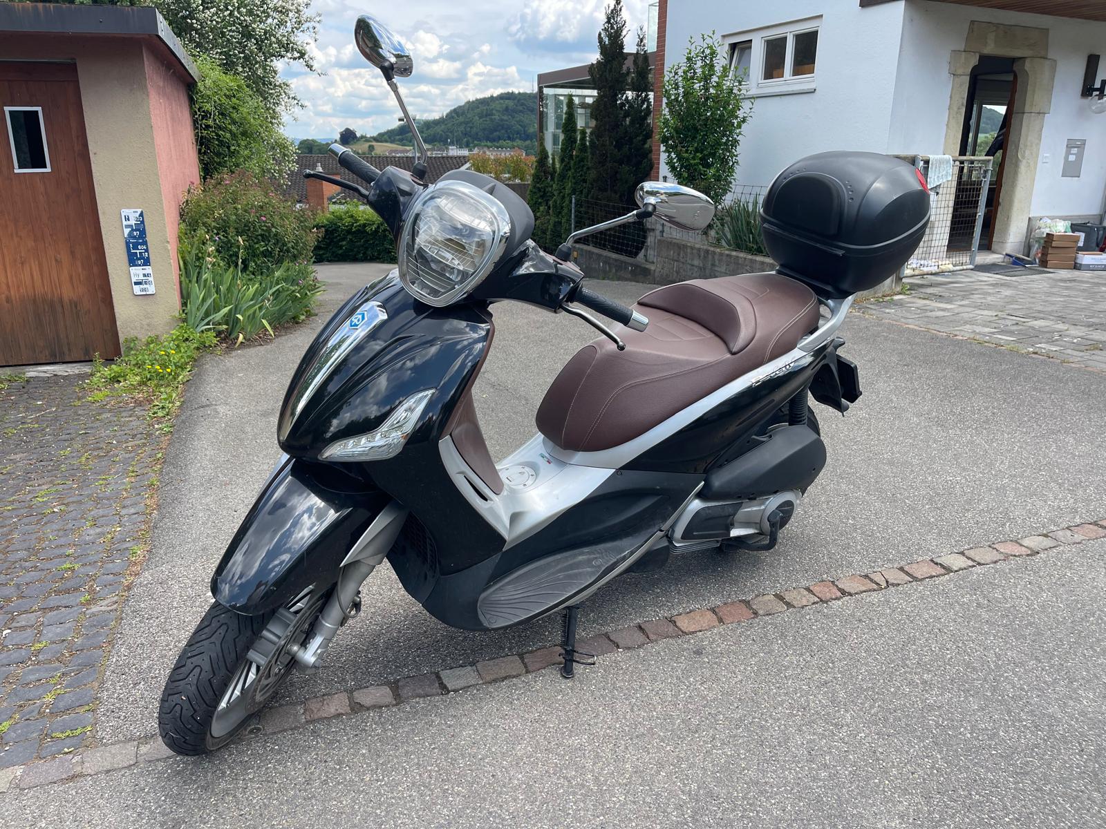 PIAGGIO Beverly 300 i.e.-image-3