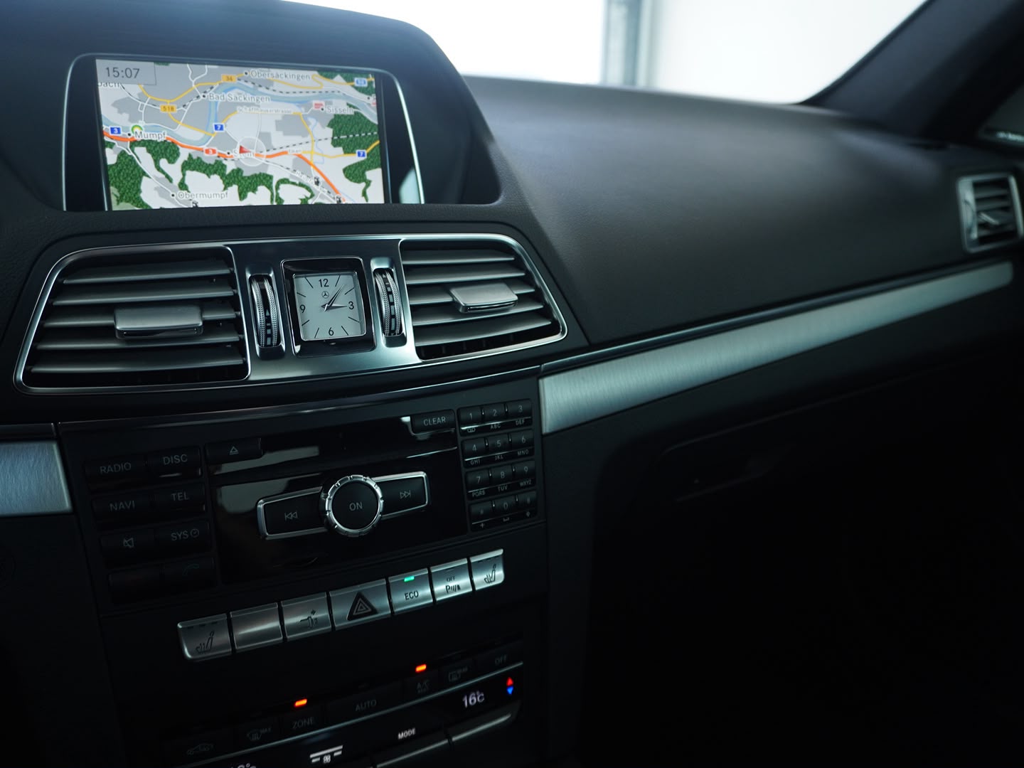 MERCEDES-BENZ E 350 4Matic 7G-Tronic AMG Line-image-6