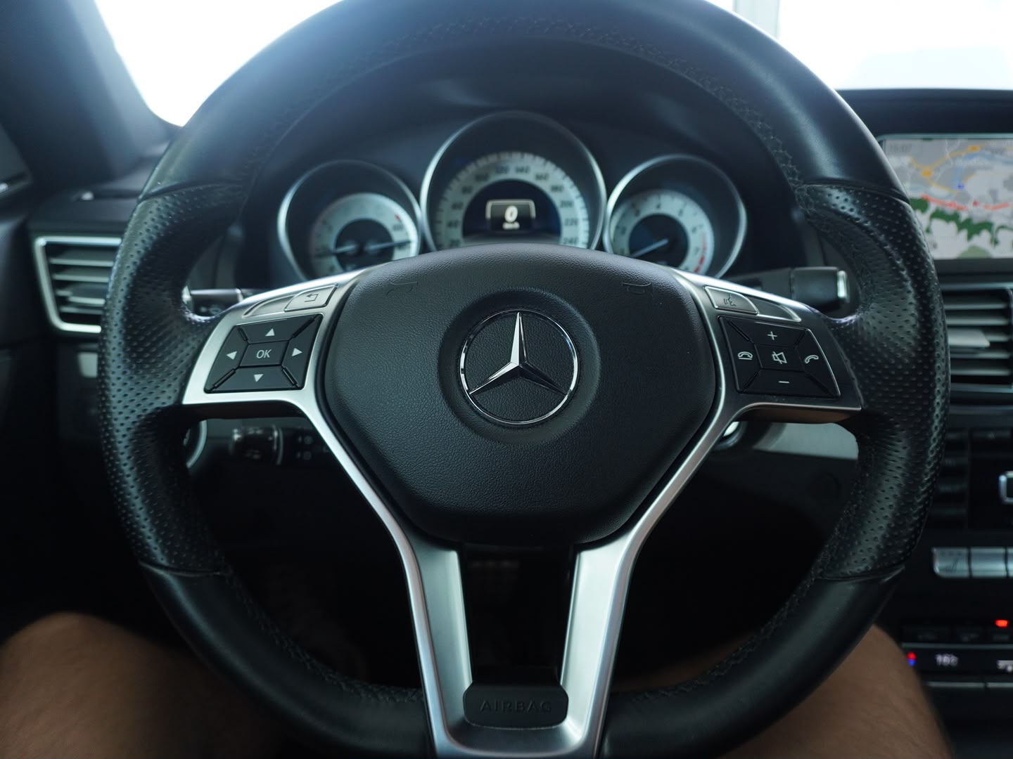 MERCEDES-BENZ E 350 4Matic 7G-Tronic AMG Line-image-9