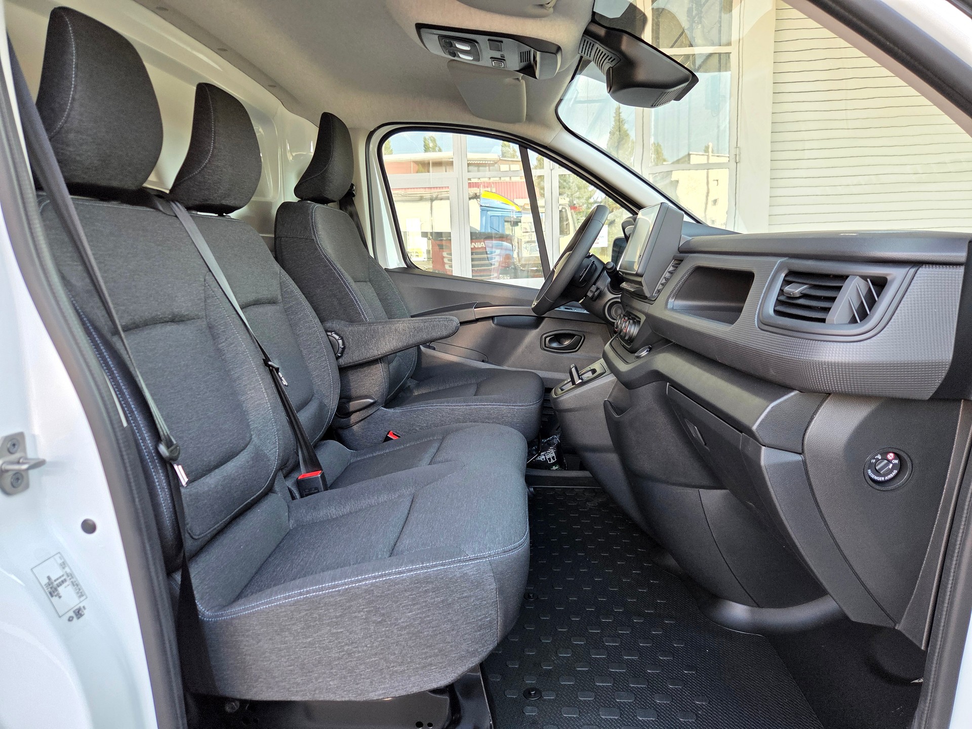 RENAULT Trafic Kaw. 3.0 t L1 H1 2.0 dCi Blue 150 Advance-image-14