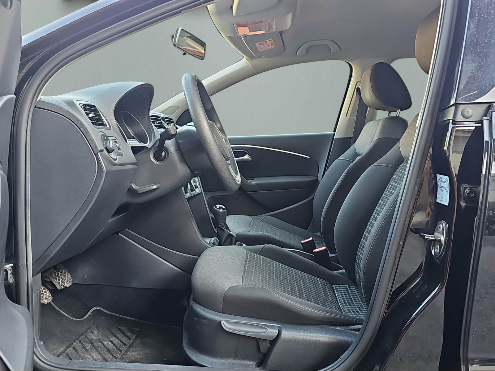 VW Polo 1.2 TSI BMT Trendline-image-8
