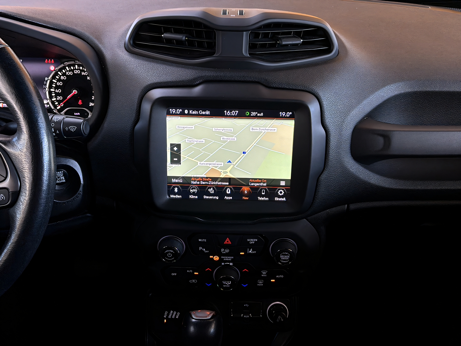 JEEP Renegade 1.3 Turbo Limited AWD-image-5