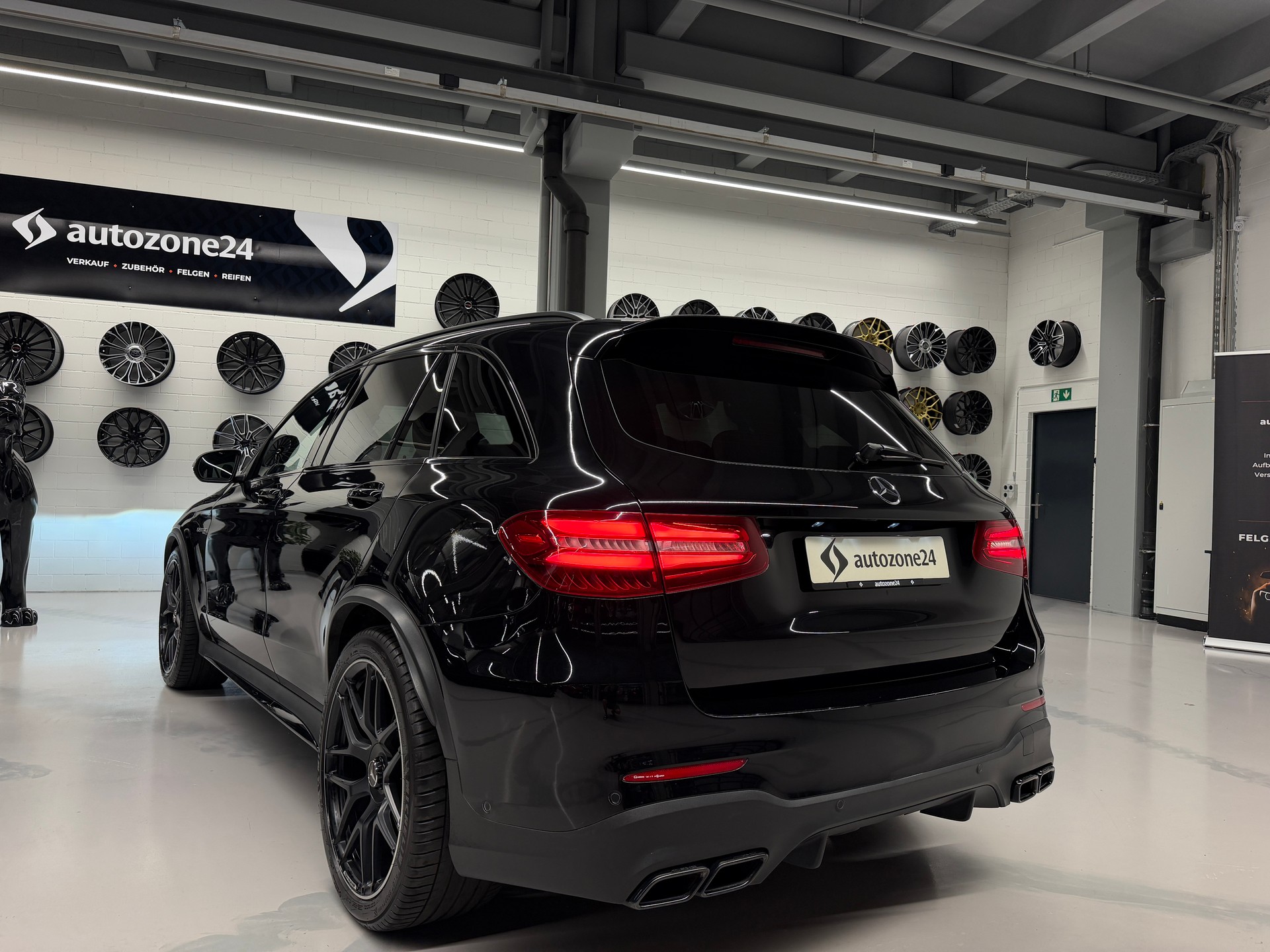 MERCEDES-BENZ GLC 63 S AMG 4m+ *Servicegepflegt bei Mercedes*Garantie*Leder Nappa*Burmester*Sitzbelüftung*AHK*-image-9