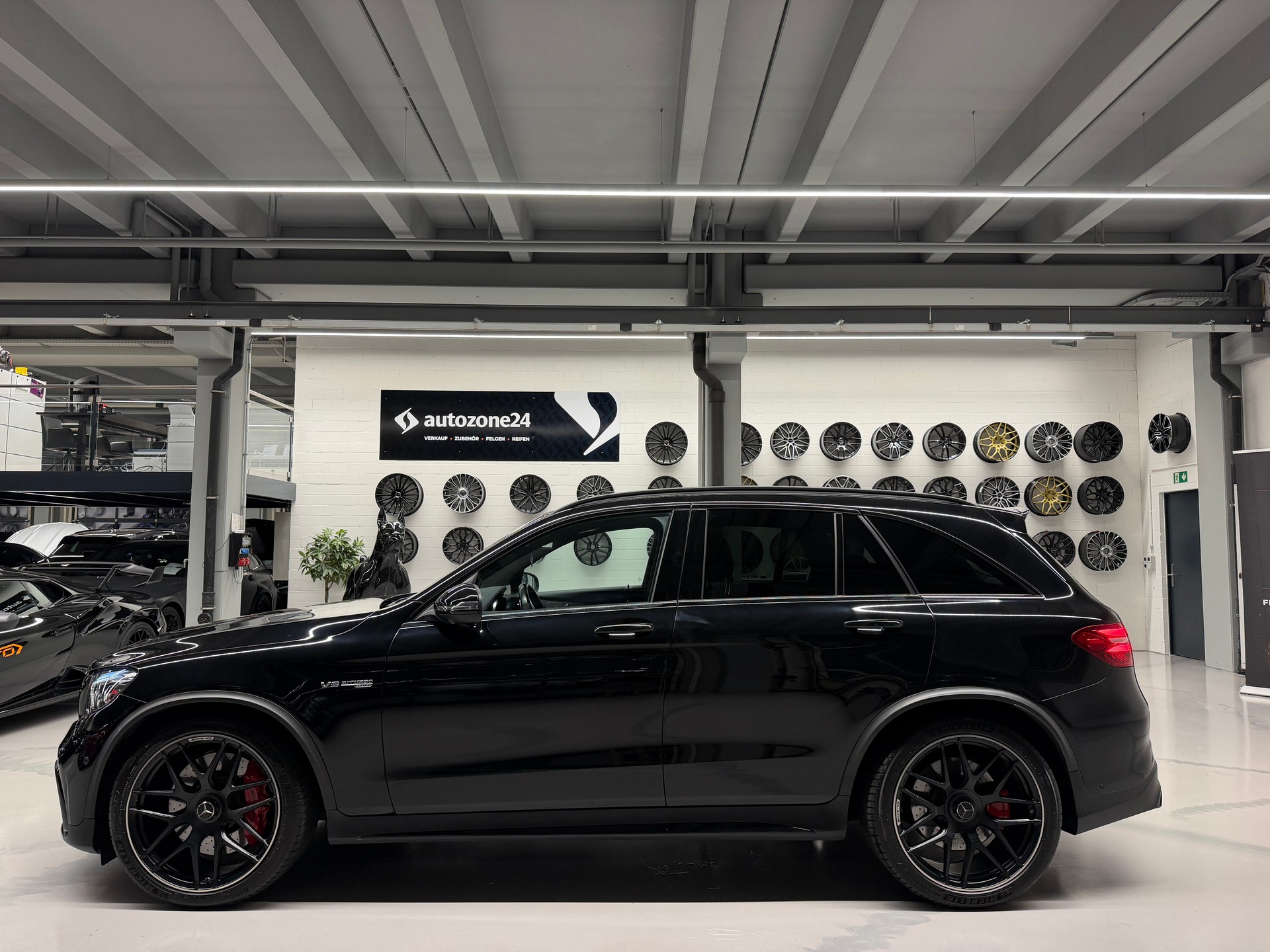 MERCEDES-BENZ GLC 63 S AMG 4m+ *Servicegepflegt bei Mercedes*Garantie*Leder Nappa*Burmester*Sitzbelüftung*AHK*-showroom-element-3
