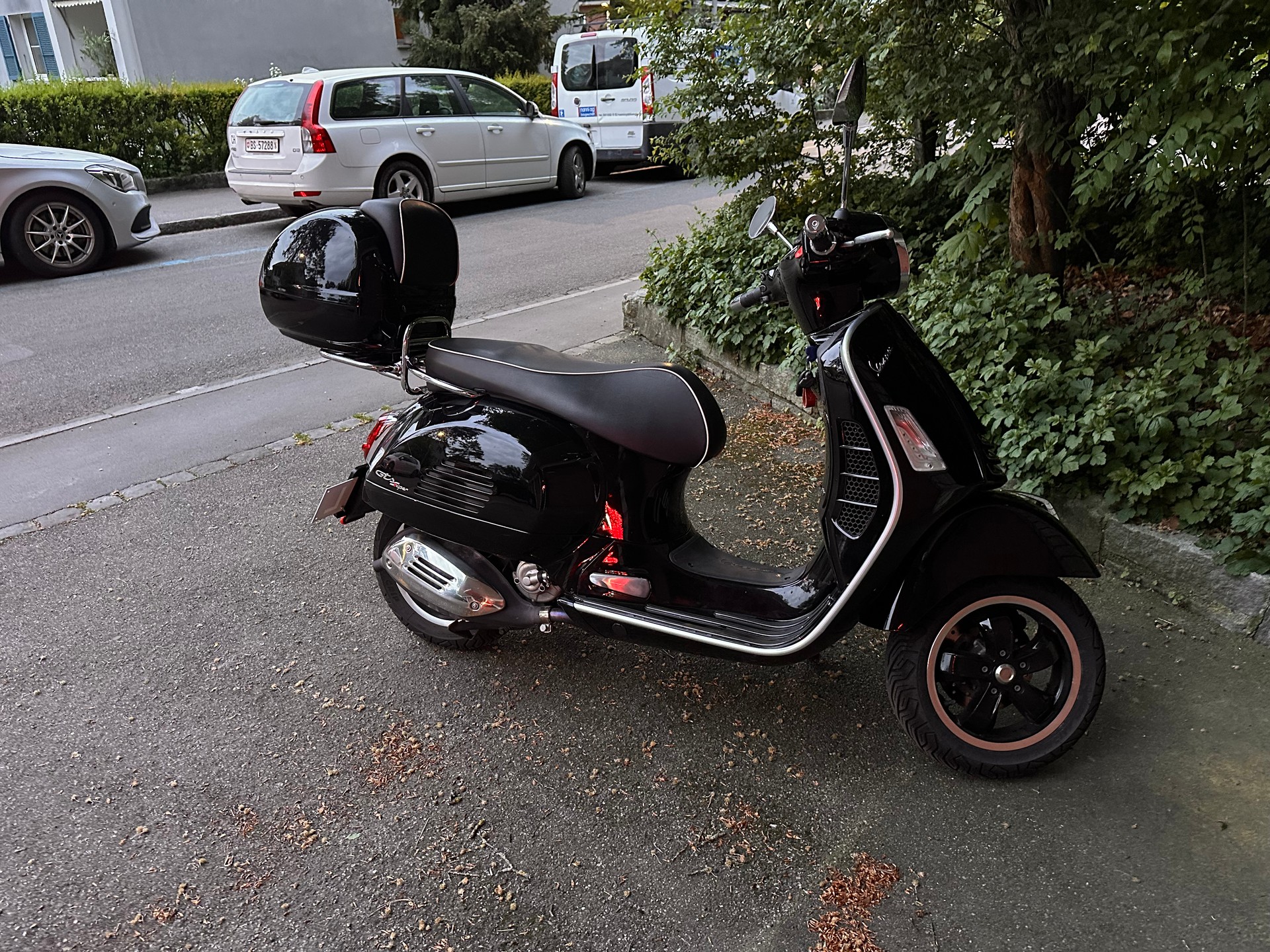 PIAGGIO Vespa GTS 300 Super ABS-image-1