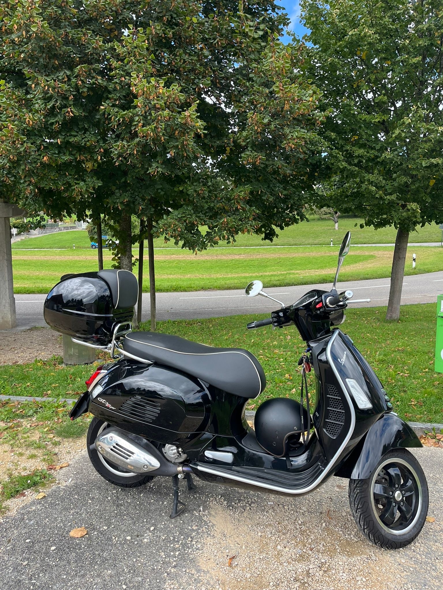 PIAGGIO Vespa GTS 300 Super ABS-image-2