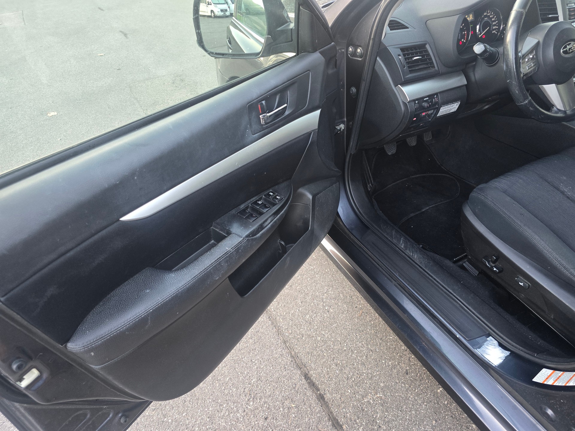 SUBARU Legacy 2.0i Swiss AWD-image-13