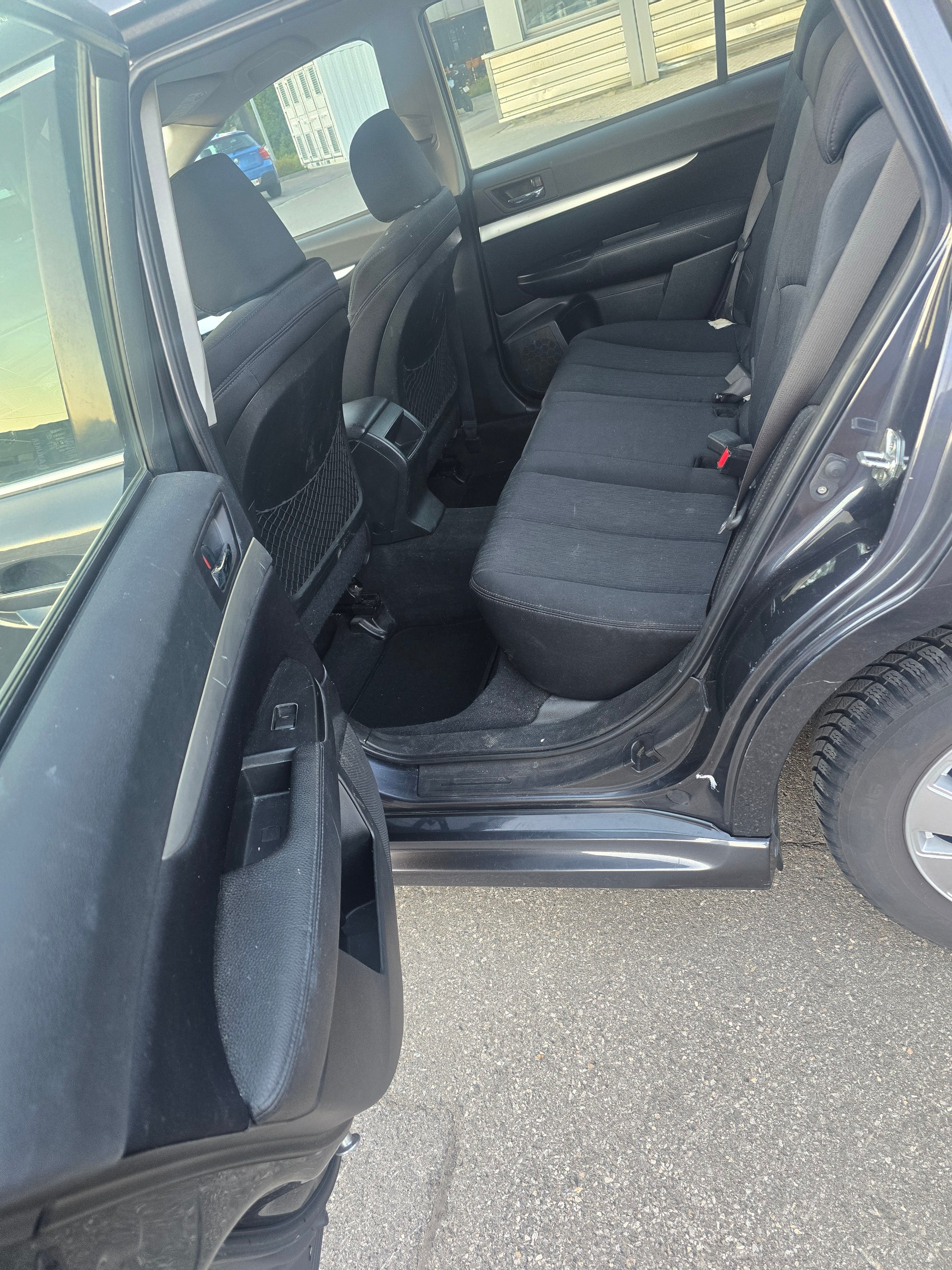 SUBARU Legacy 2.0i Swiss AWD-image-11