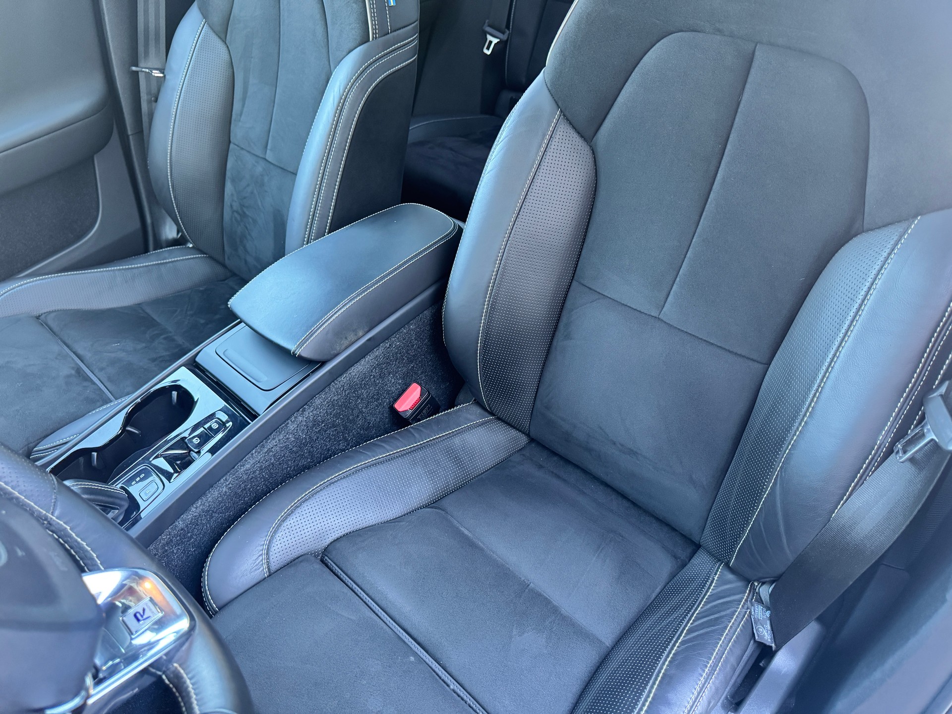 VOLVO XC40 D4 AWD R-Design Geartronic-image-5
