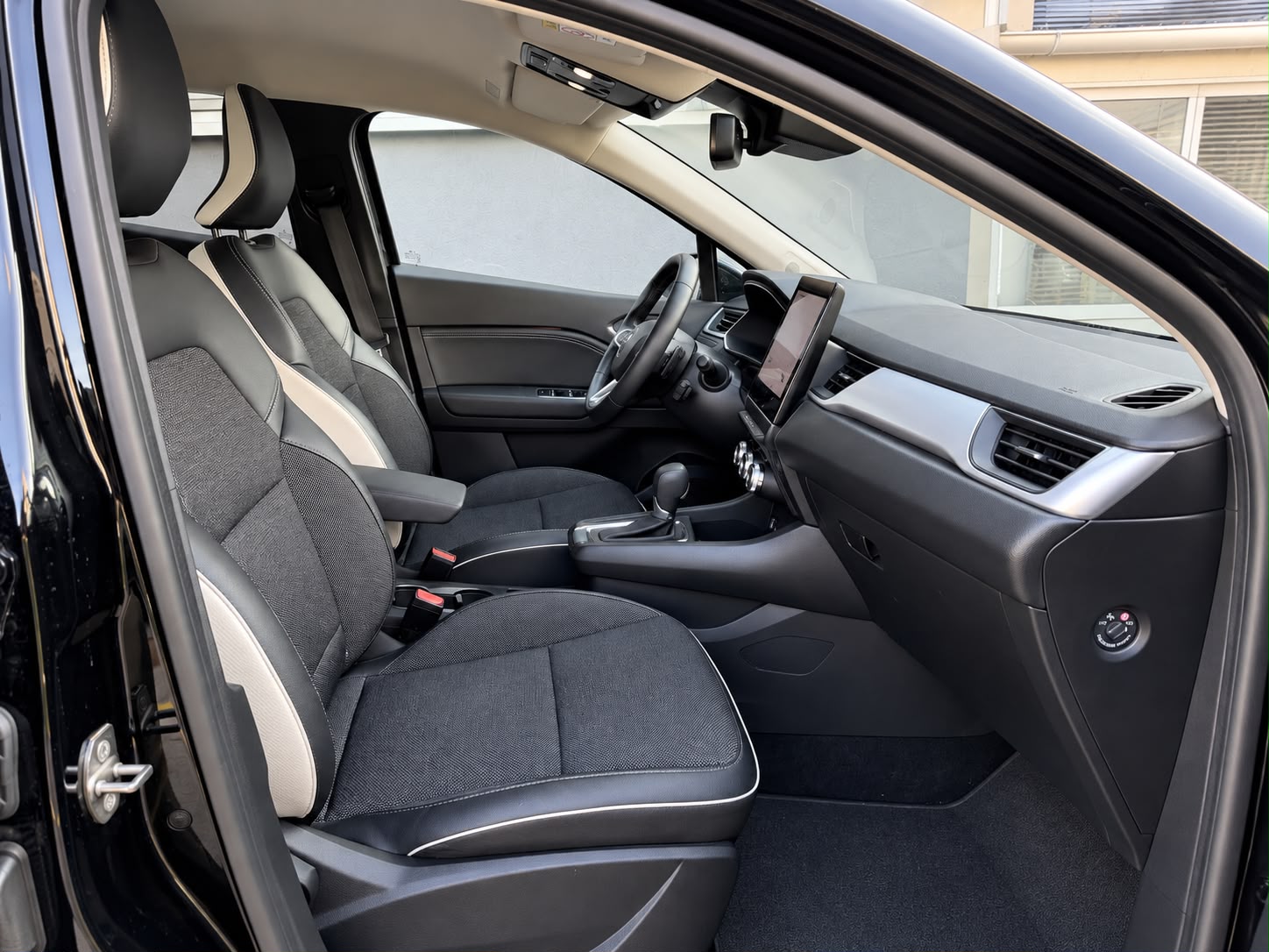 RENAULT Captur 1.3 TCe Techno EDC-image-18