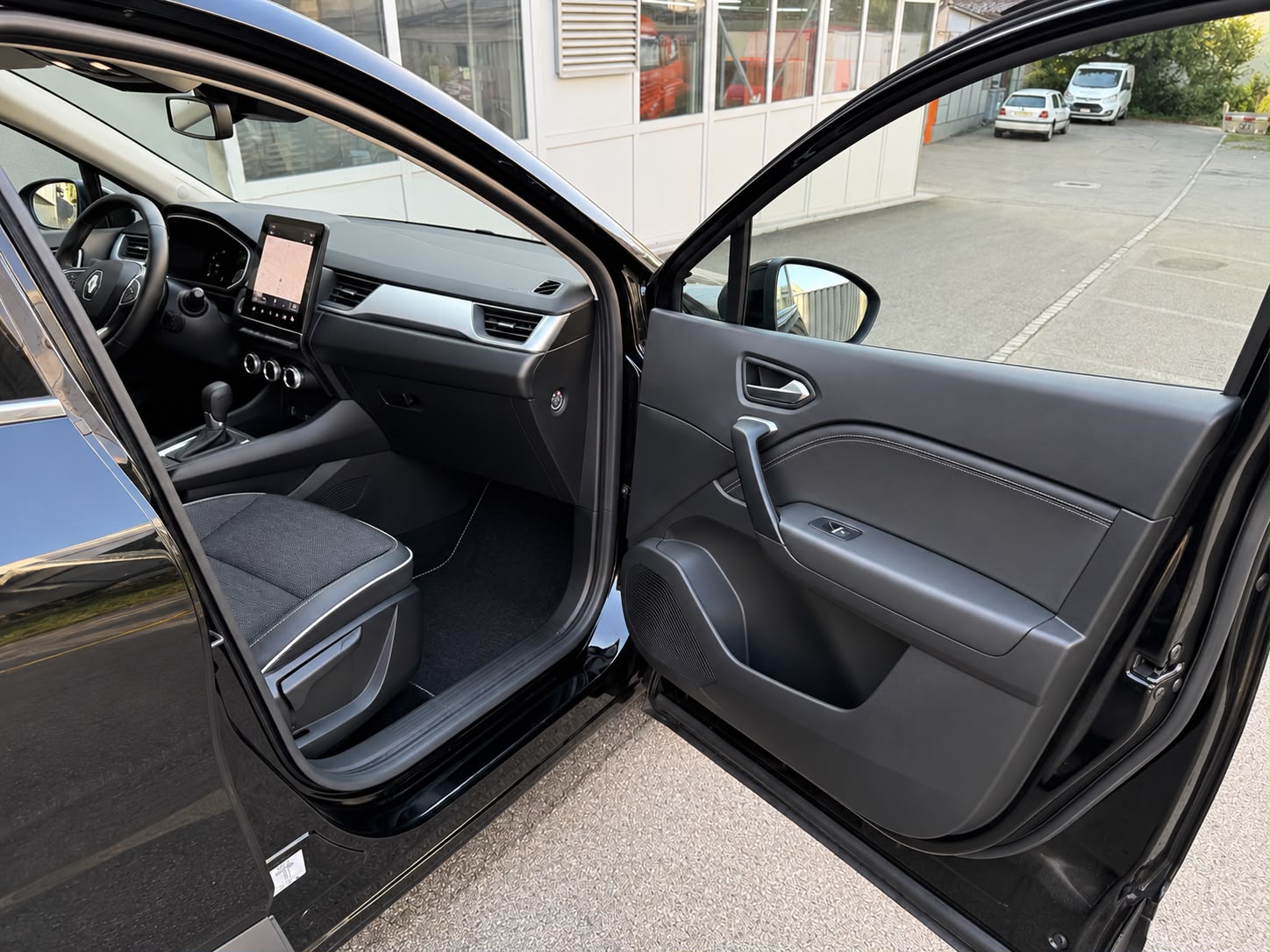 RENAULT Captur 1.3 TCe Techno EDC-image-17