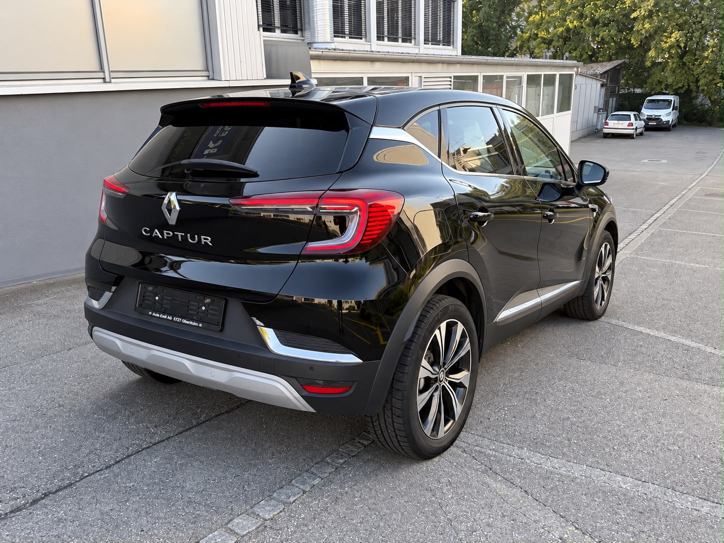 RENAULT Captur 1.3 TCe Techno EDC-showroom-element-2
