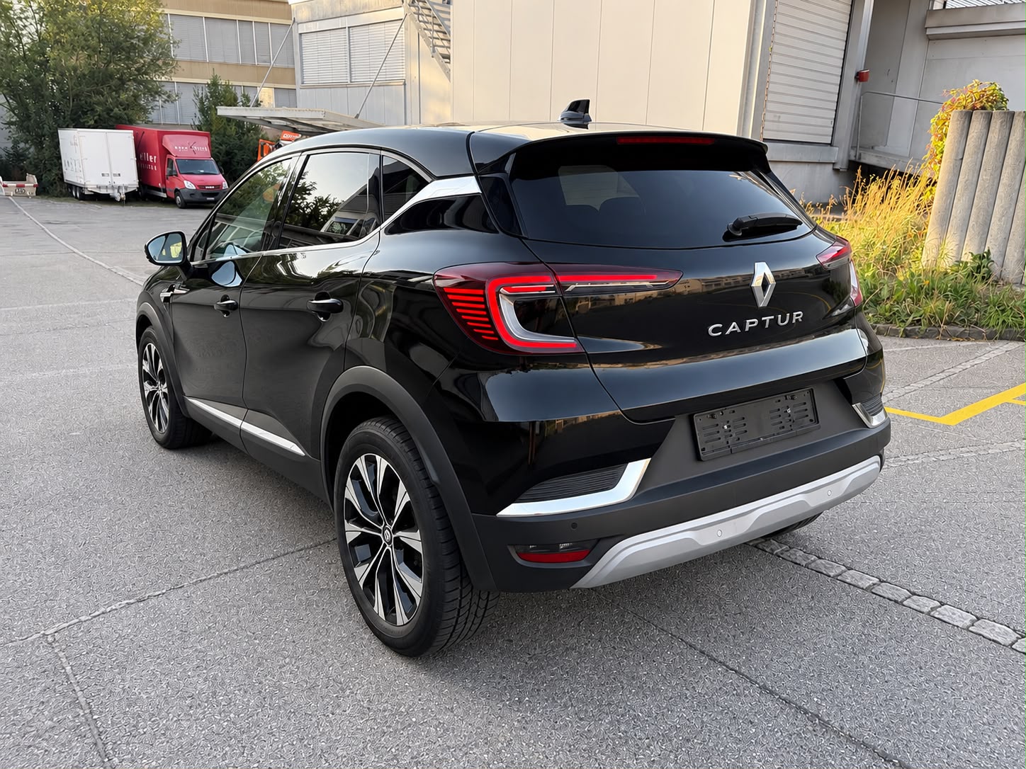 RENAULT Captur 1.3 TCe Techno EDC-showroom-element-3