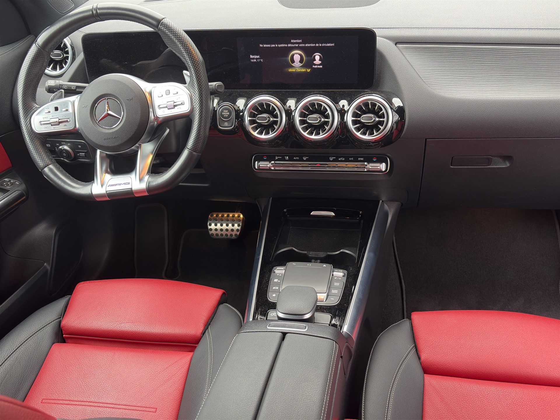 MERCEDES-BENZ GLA 35 AMG 4Matic 8G-Speedshift DCT-image-15