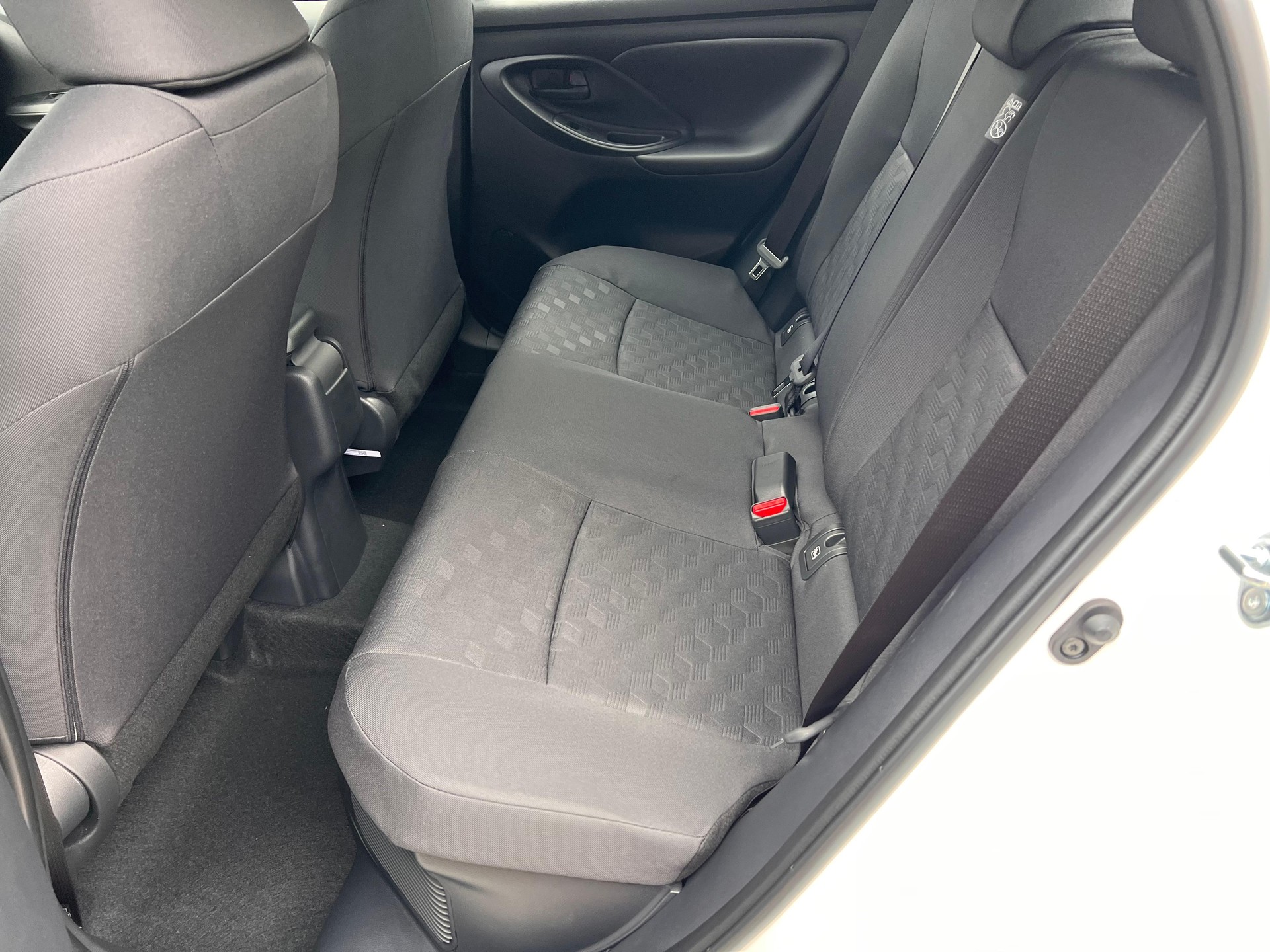 TOYOTA Yaris 1.5 VVT-i HSD Comfort-image-10