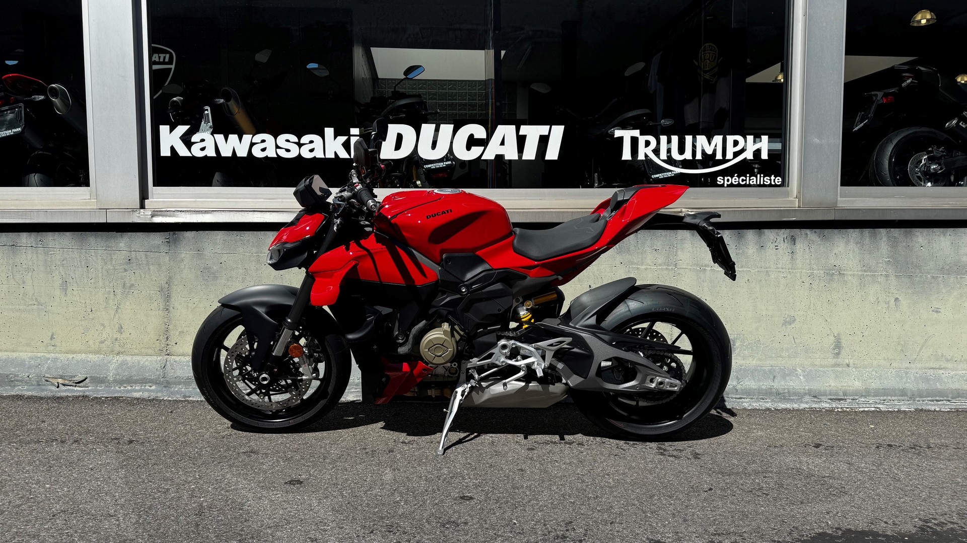 DUCATI Streetfighter V4-image-1