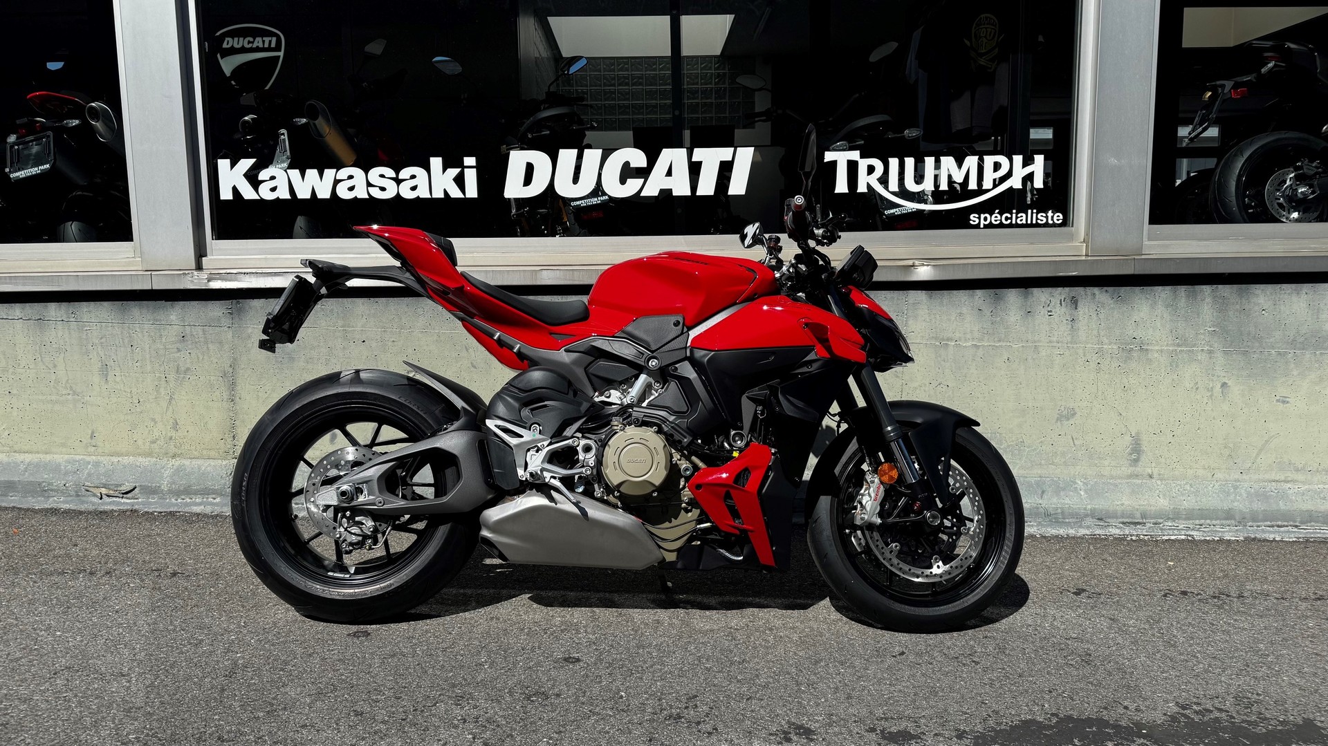 DUCATI Streetfighter V4-image-0