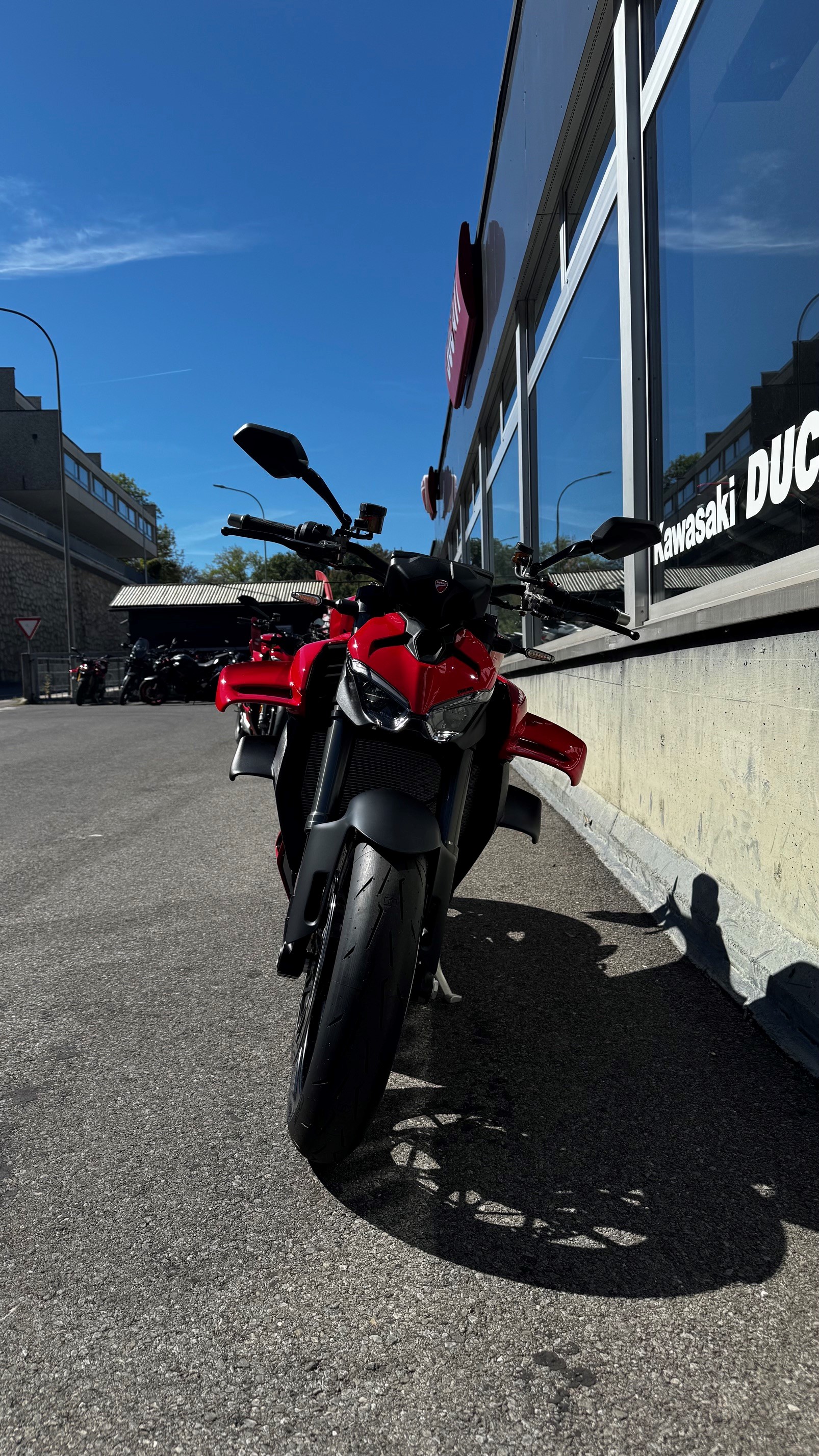 DUCATI Streetfighter V4-image-2