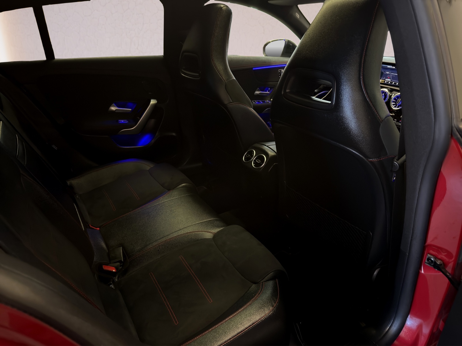 MERCEDES-BENZ CLA Shooting Brake 200 AMG Line 7G-DCT-image-17