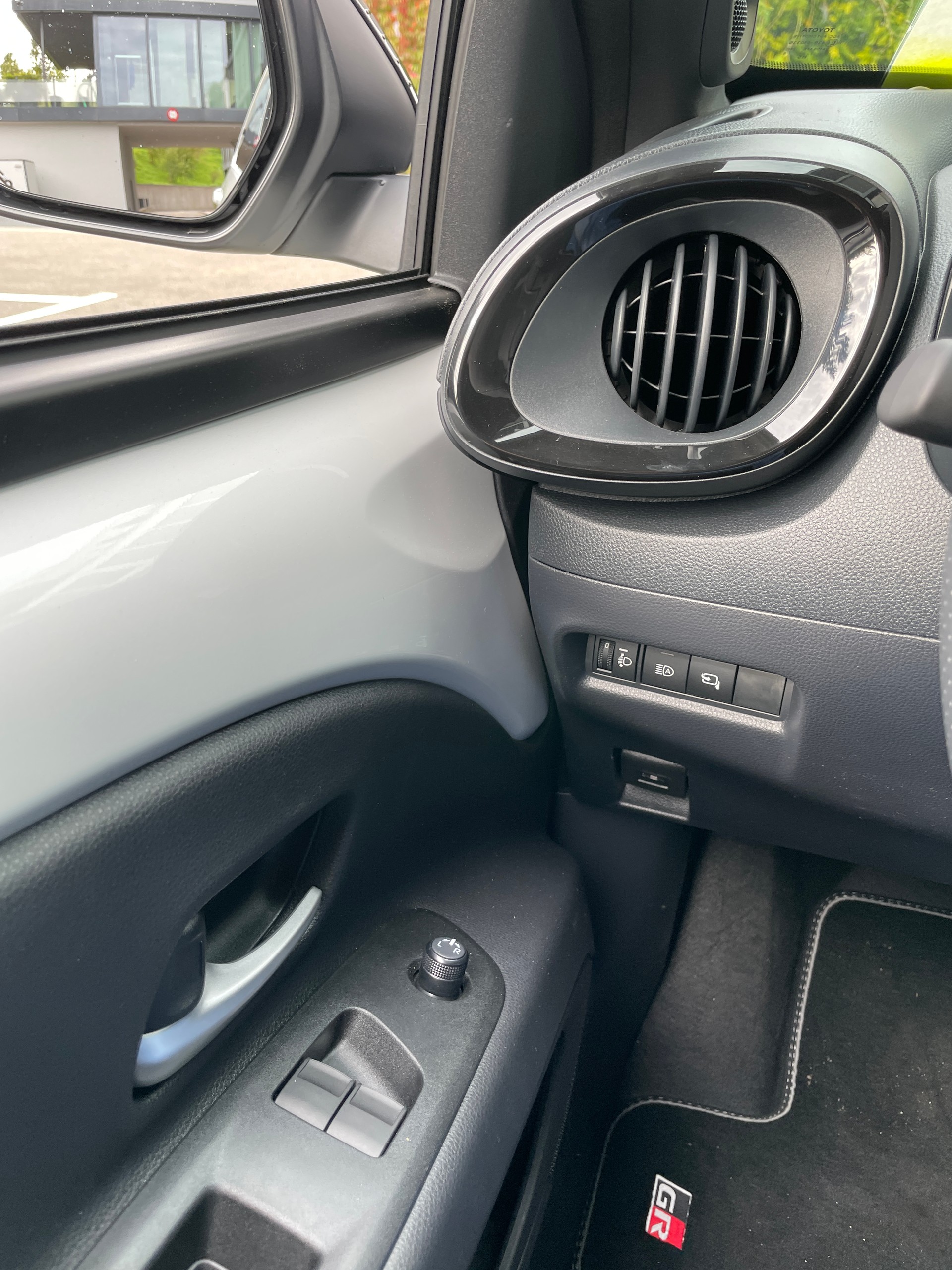 TOYOTA Aygo X 1.5 GR Sport e-CVT-image-18