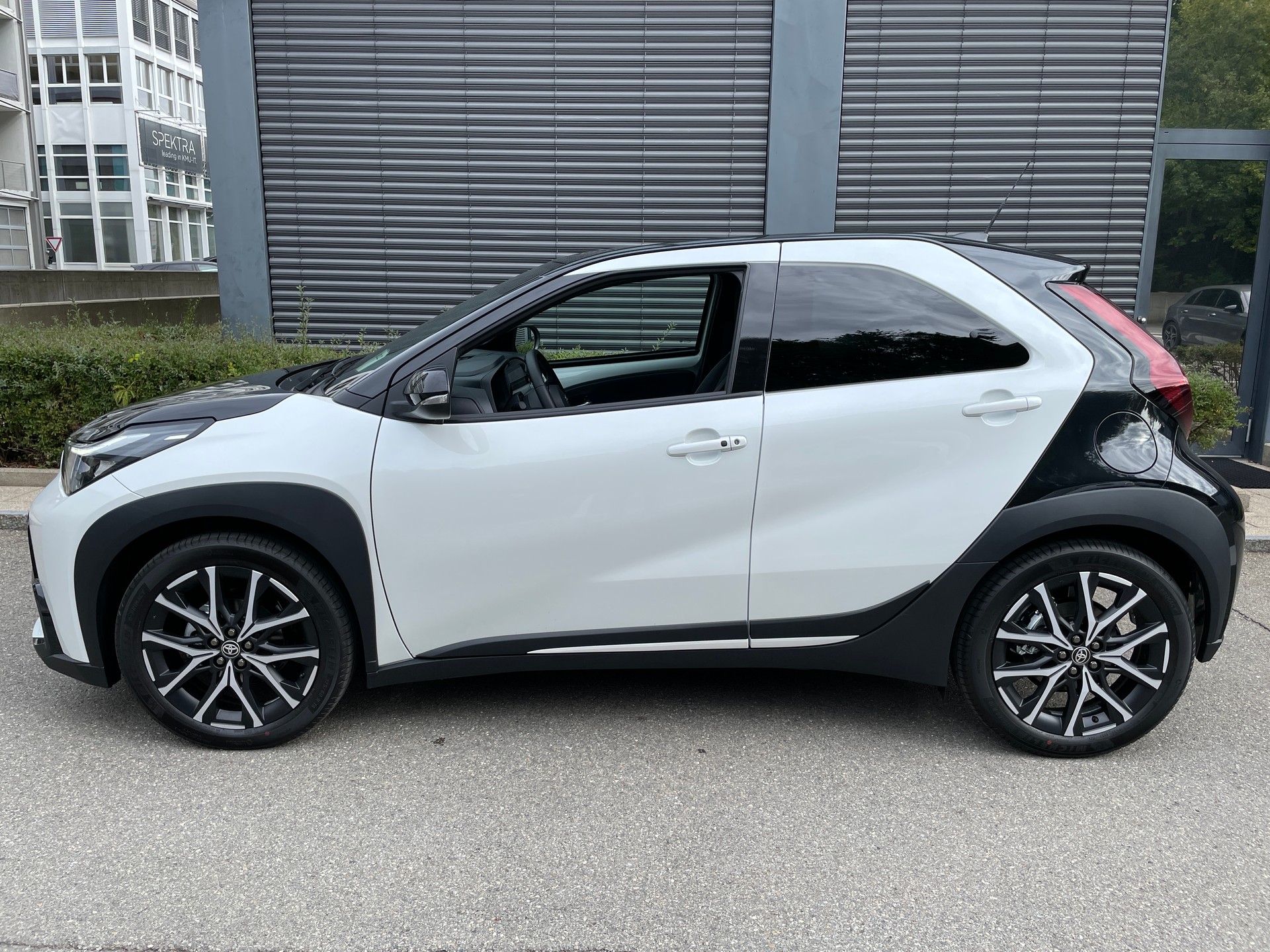 TOYOTA Aygo X 1.5 GR Sport e-CVT-showroom-element-1