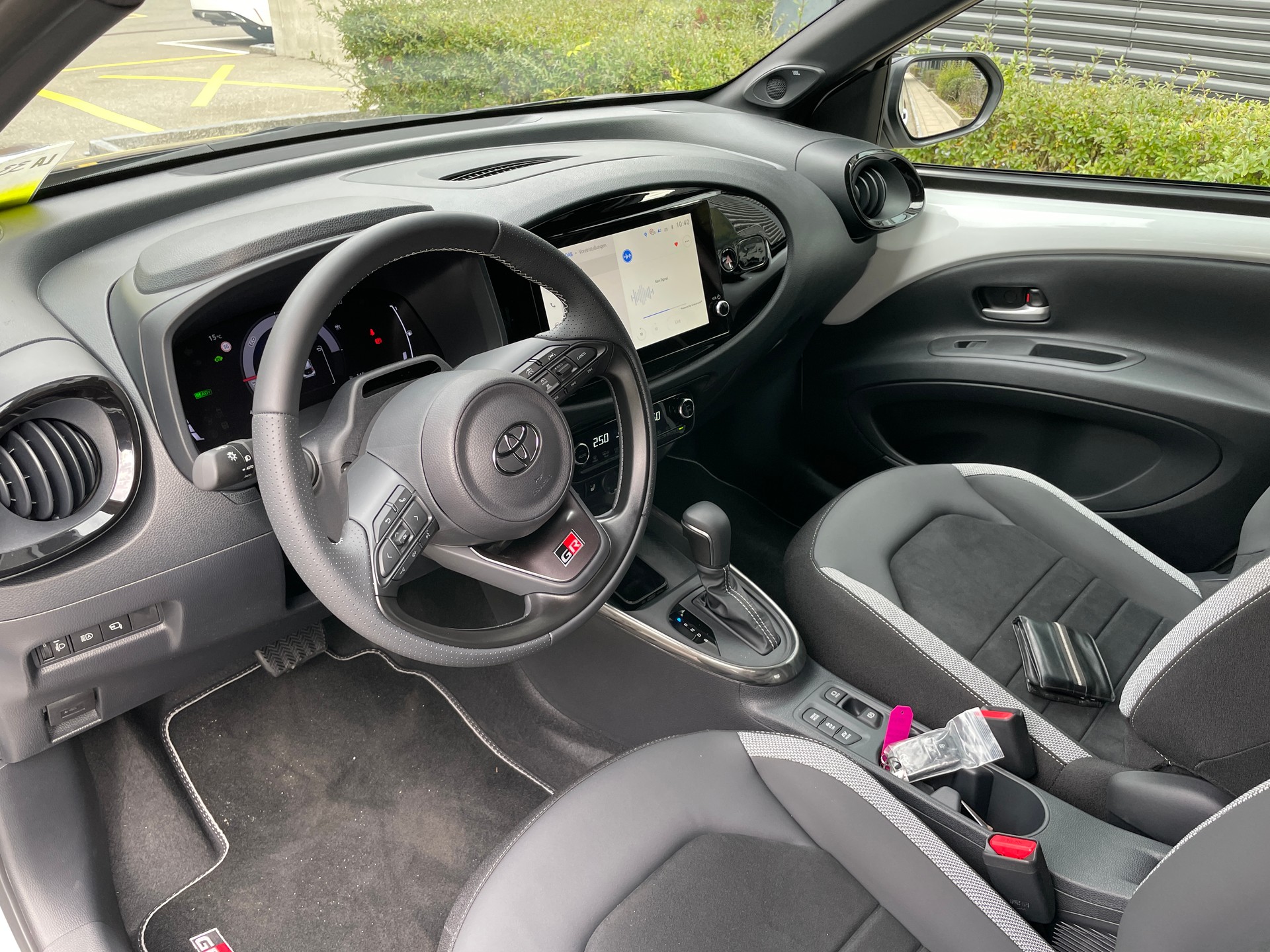 TOYOTA Aygo X 1.5 GR Sport e-CVT-image-8