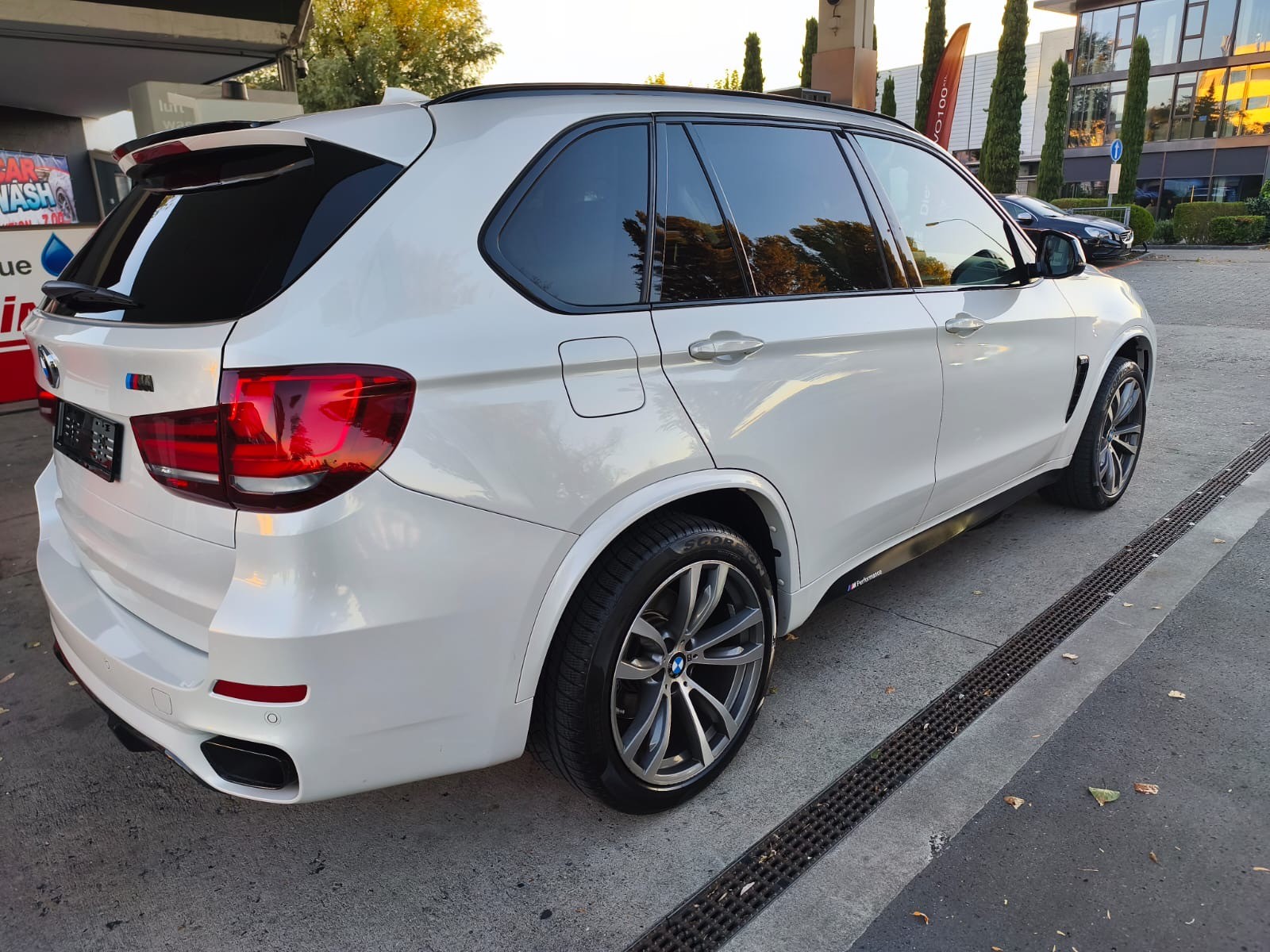 BMW X5 xDrive M50d Steptronic-showroom-element-2