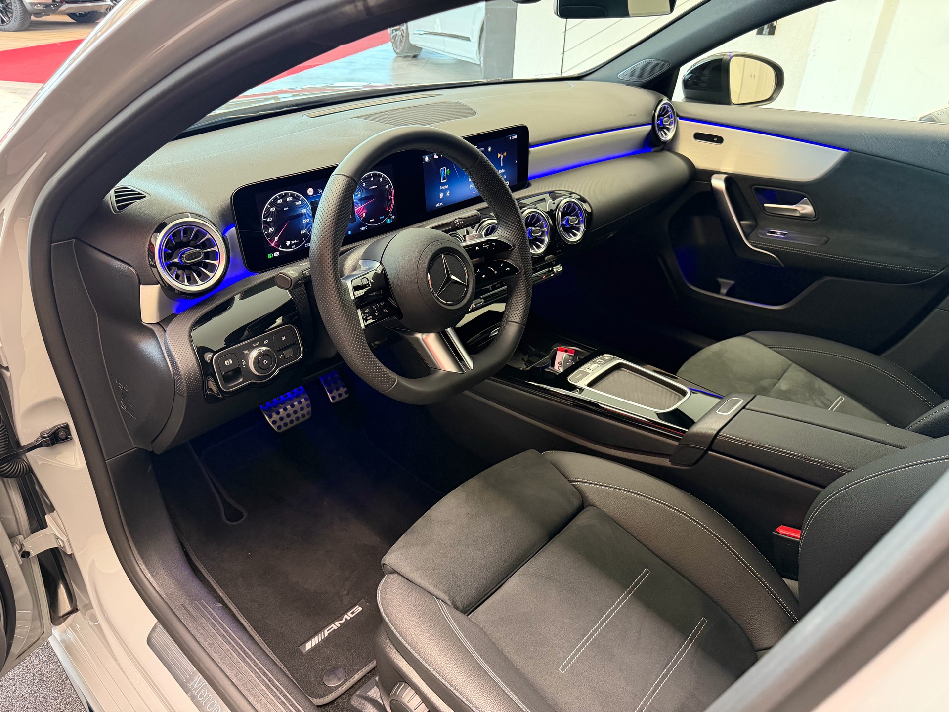 MERCEDES-BENZ A 220 AMG Spezial Edition 4Matic 8G-DCT-image-11