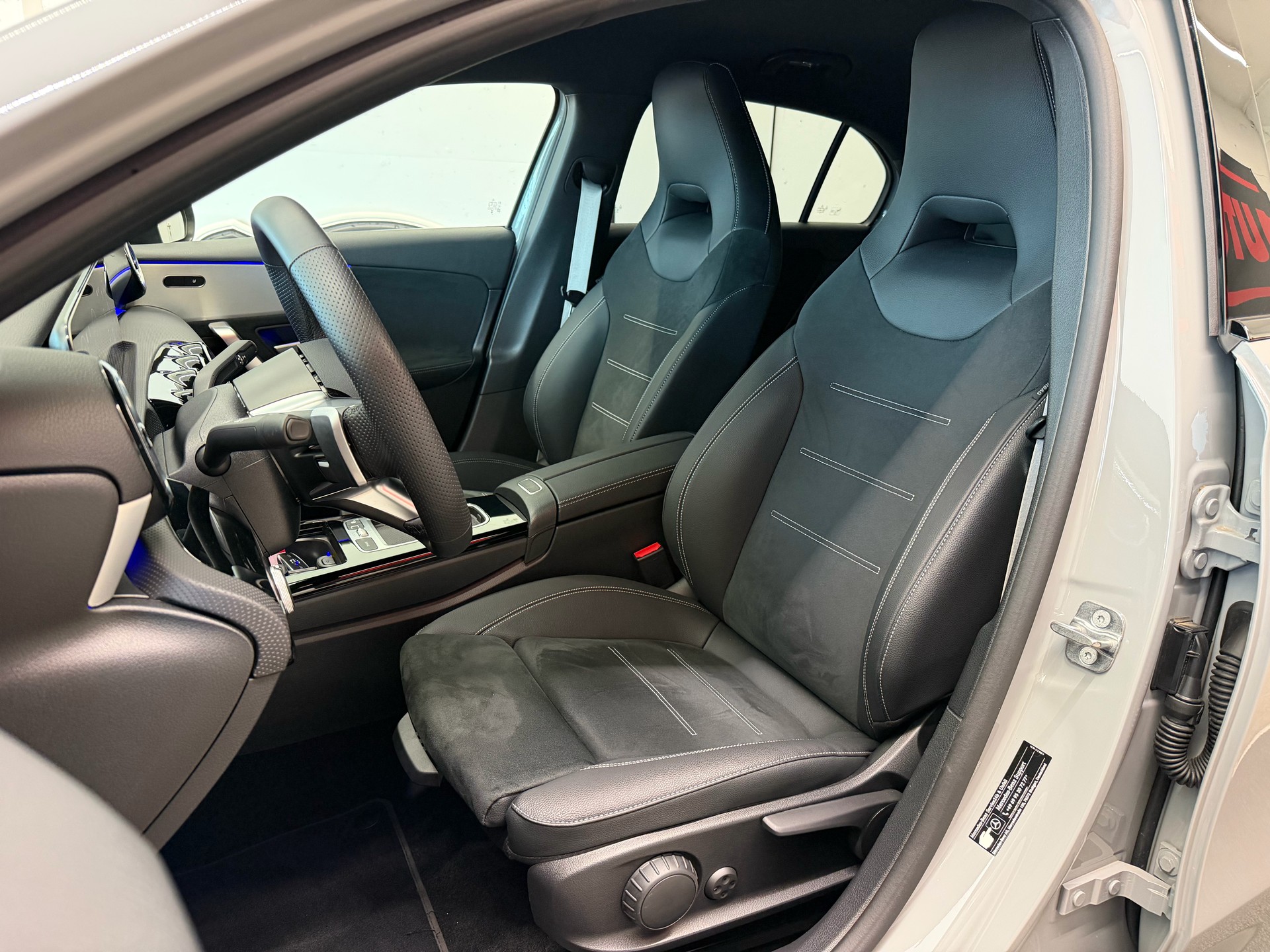 MERCEDES-BENZ A 220 AMG Spezial Edition 4Matic 8G-DCT-image-10
