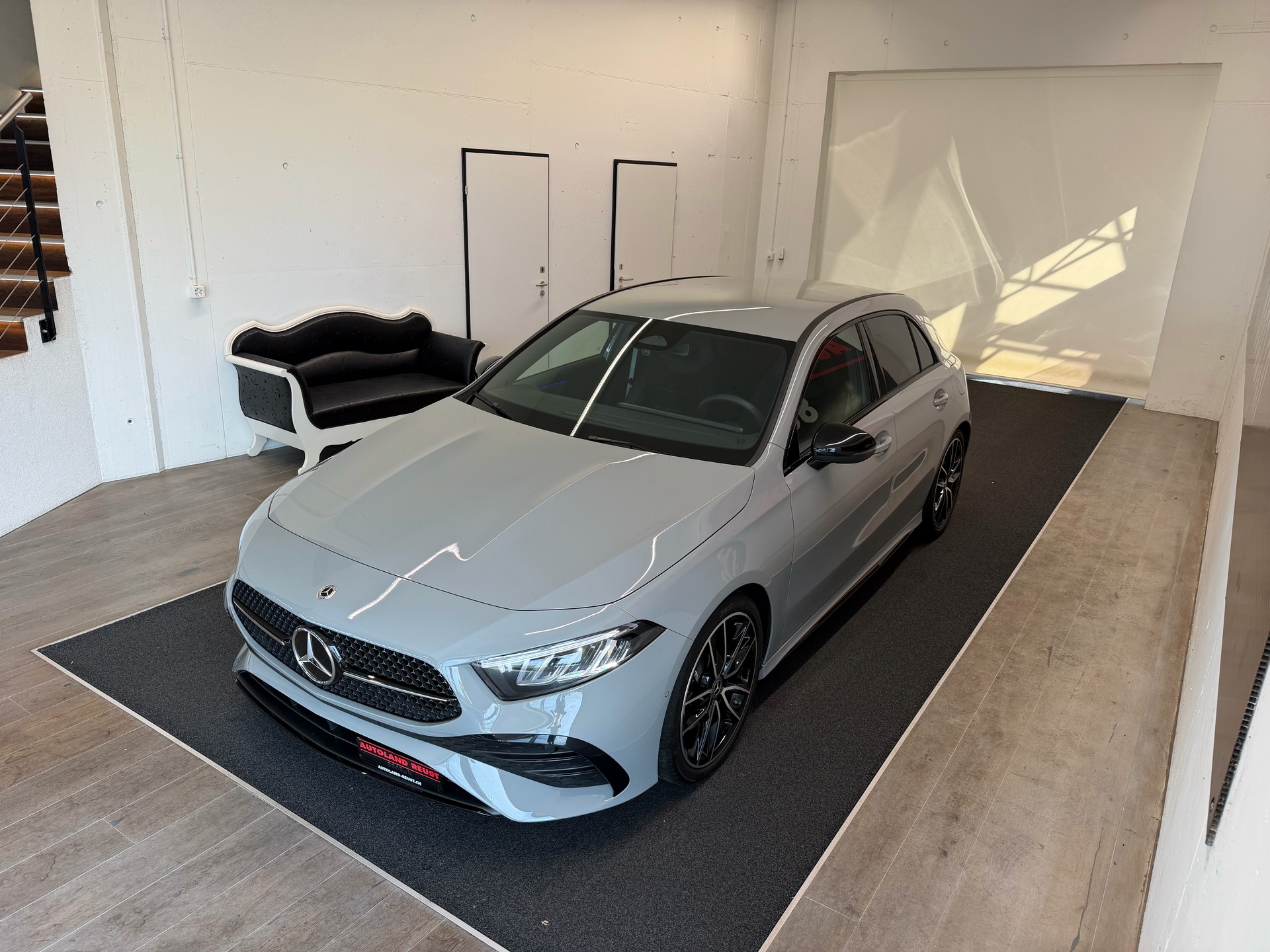 MERCEDES-BENZ A 220 AMG Spezial Edition 4Matic 8G-DCT-showroom-element-3