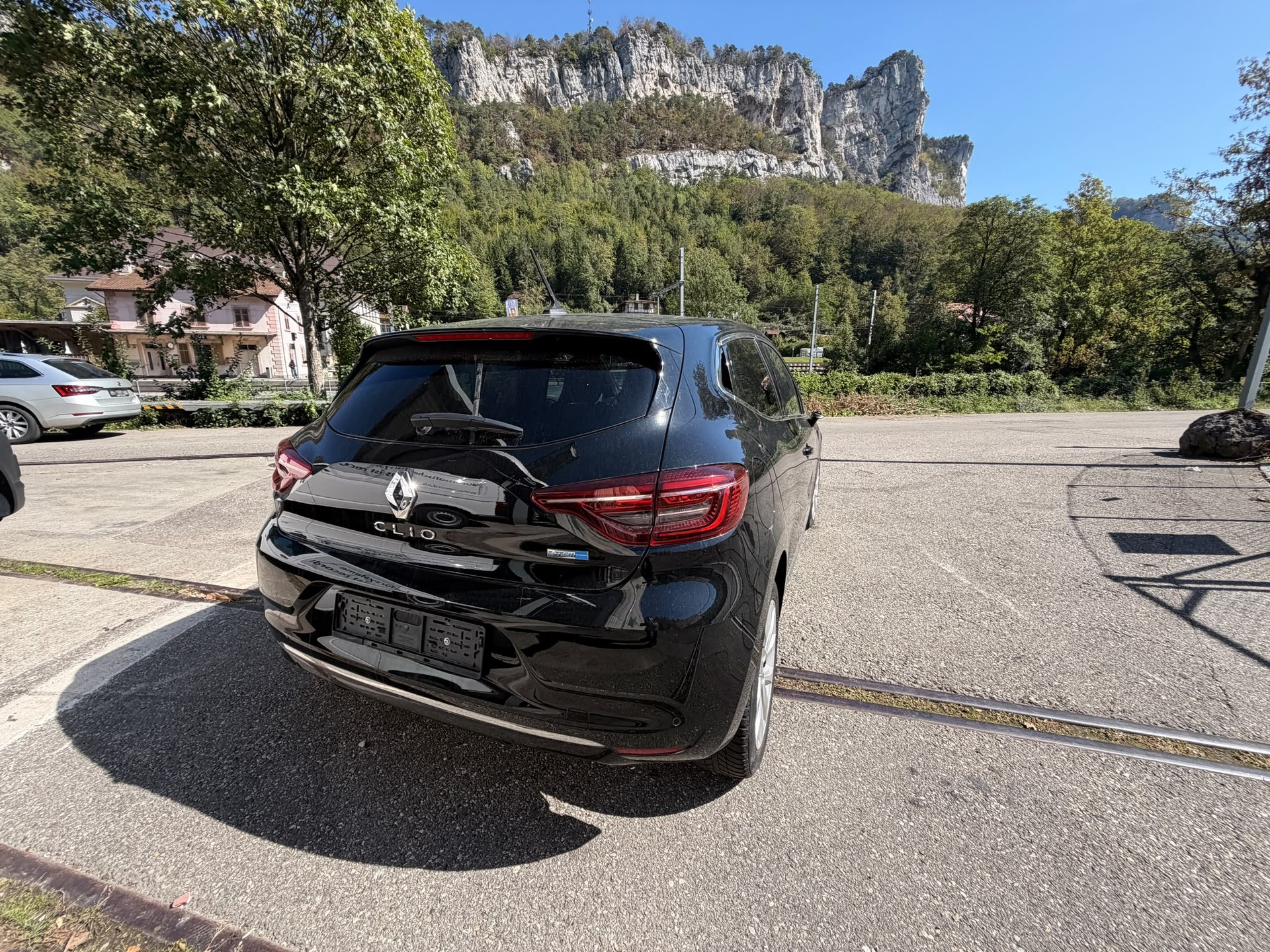 RENAULT Clio 1.6 E-Tech Intens-showroom-element-3