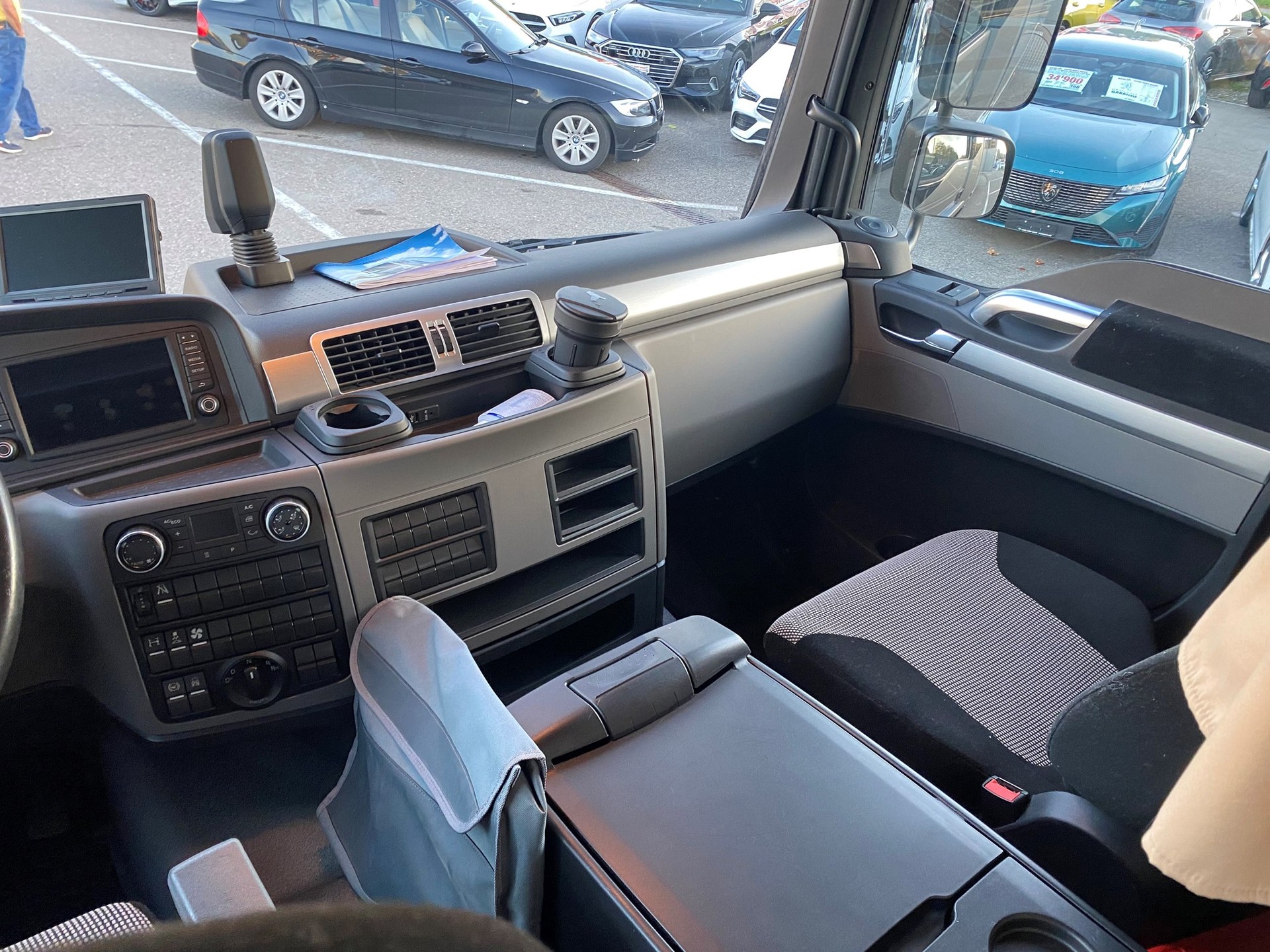 MAN TGM 15.290 Pferdetransporter 5 Pferde POP-OUT-image-21
