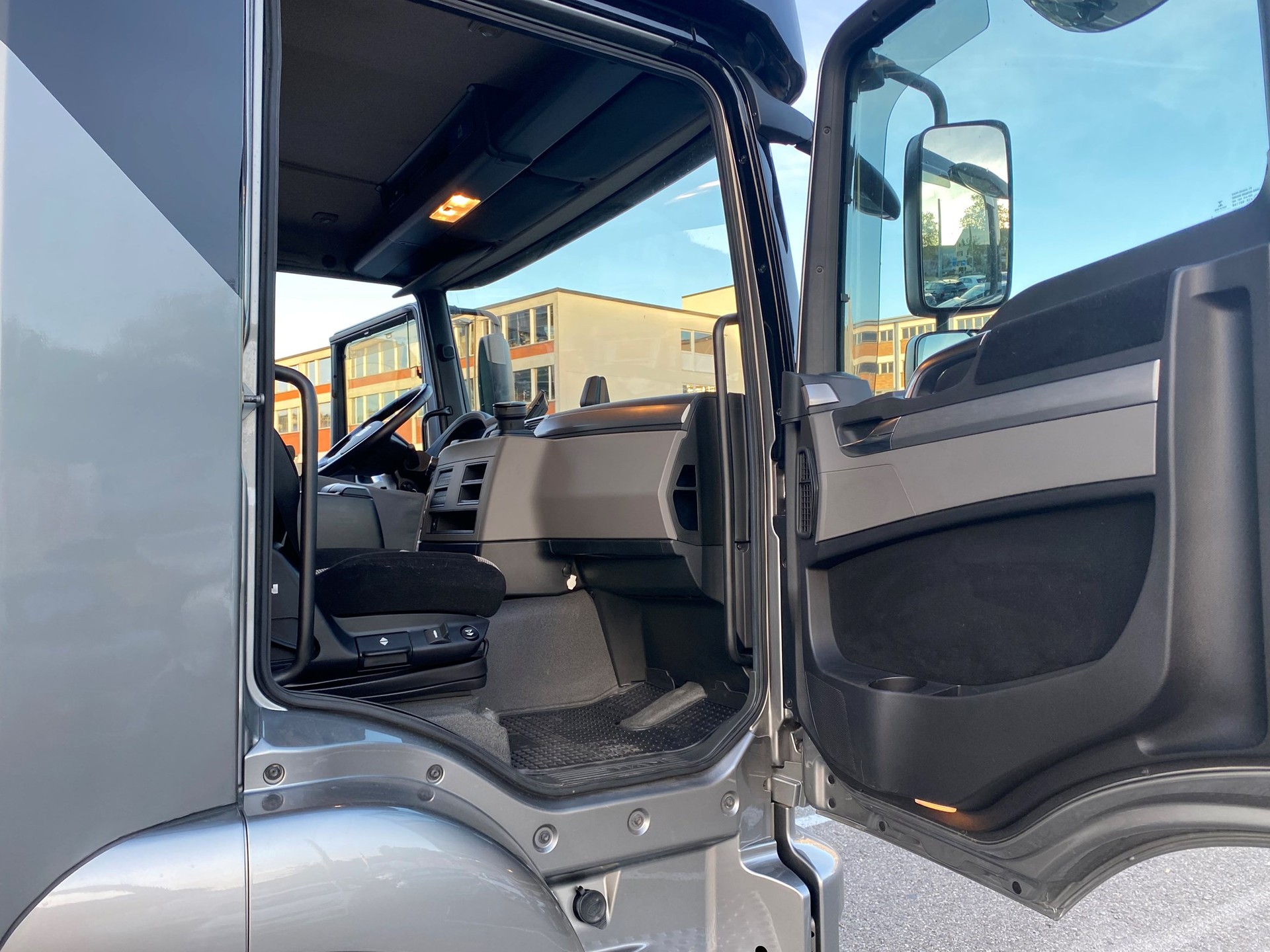 MAN TGM 15.290 Pferdetransporter 5 Pferde POP-OUT-image-27