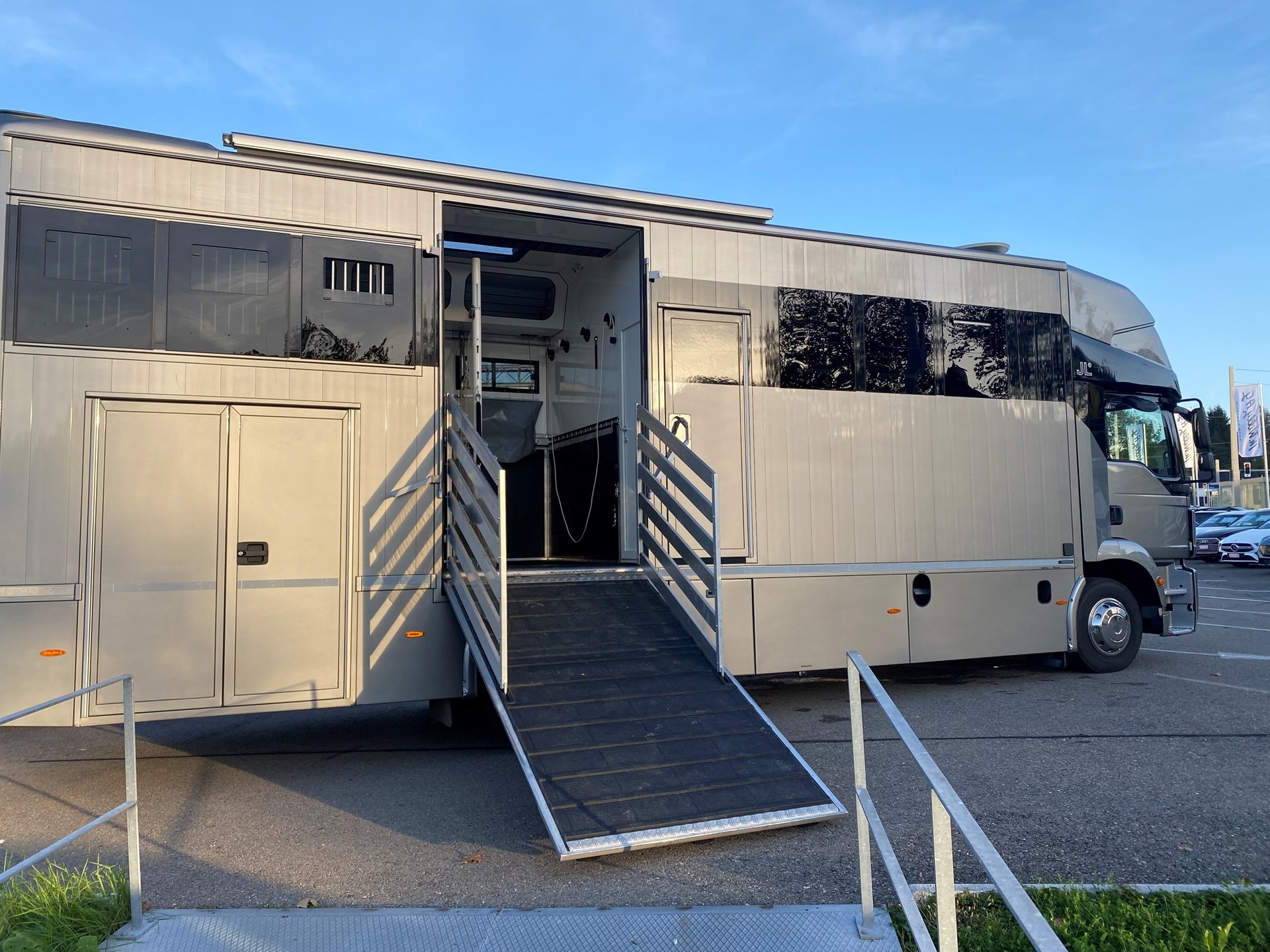 MAN TGM 15.290 Pferdetransporter 5 Pferde POP-OUT-image-4